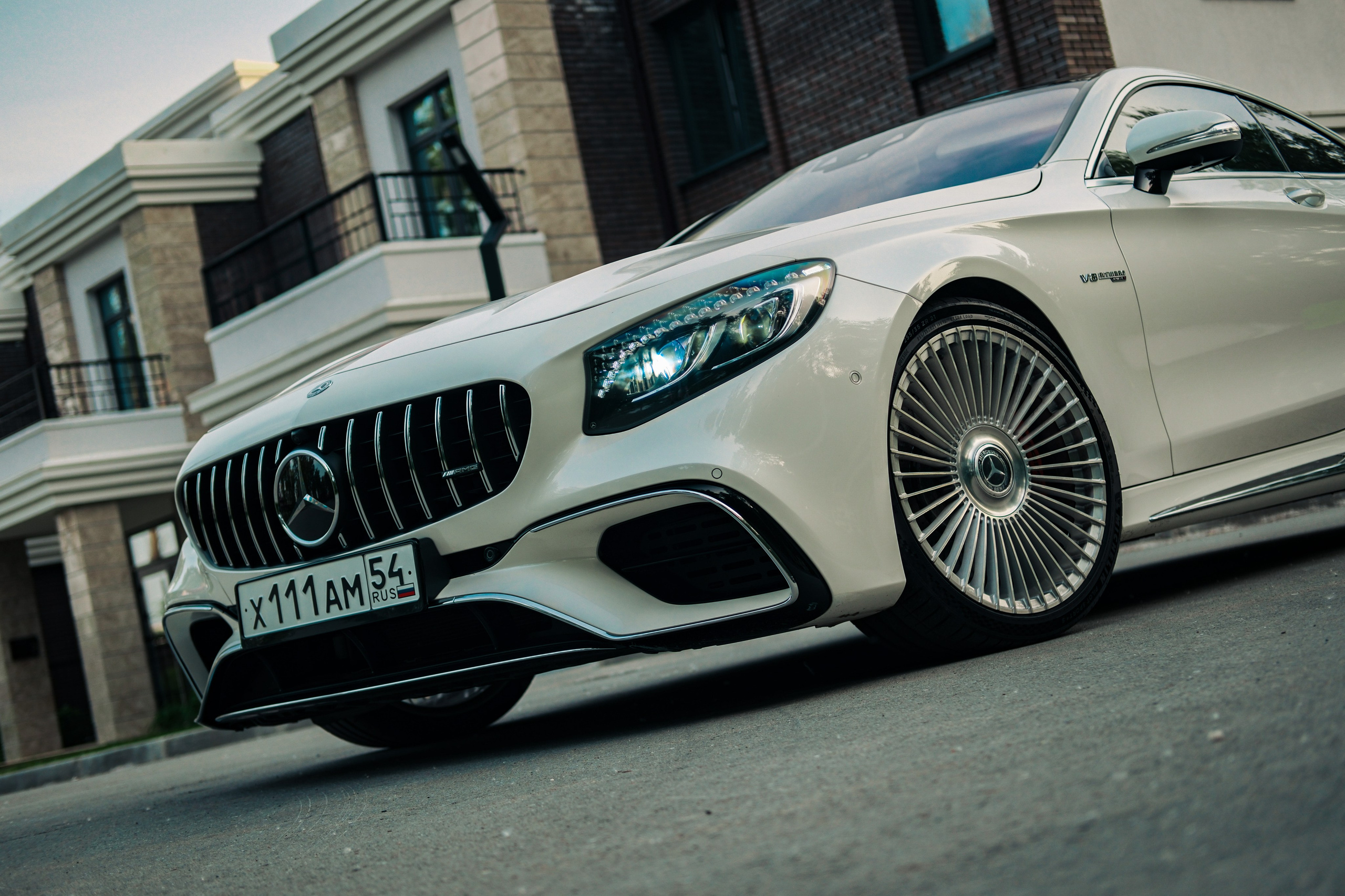 Профессиональная фотосессия Mercedes Benz S63 AMG Coupe в&nbsp;Новосибирске. Автомобильный фотограф Чанчин Владимир: детальные снимки кузова, интерьера и&nbsp;динамики. Съемка автомобиля для продажи
