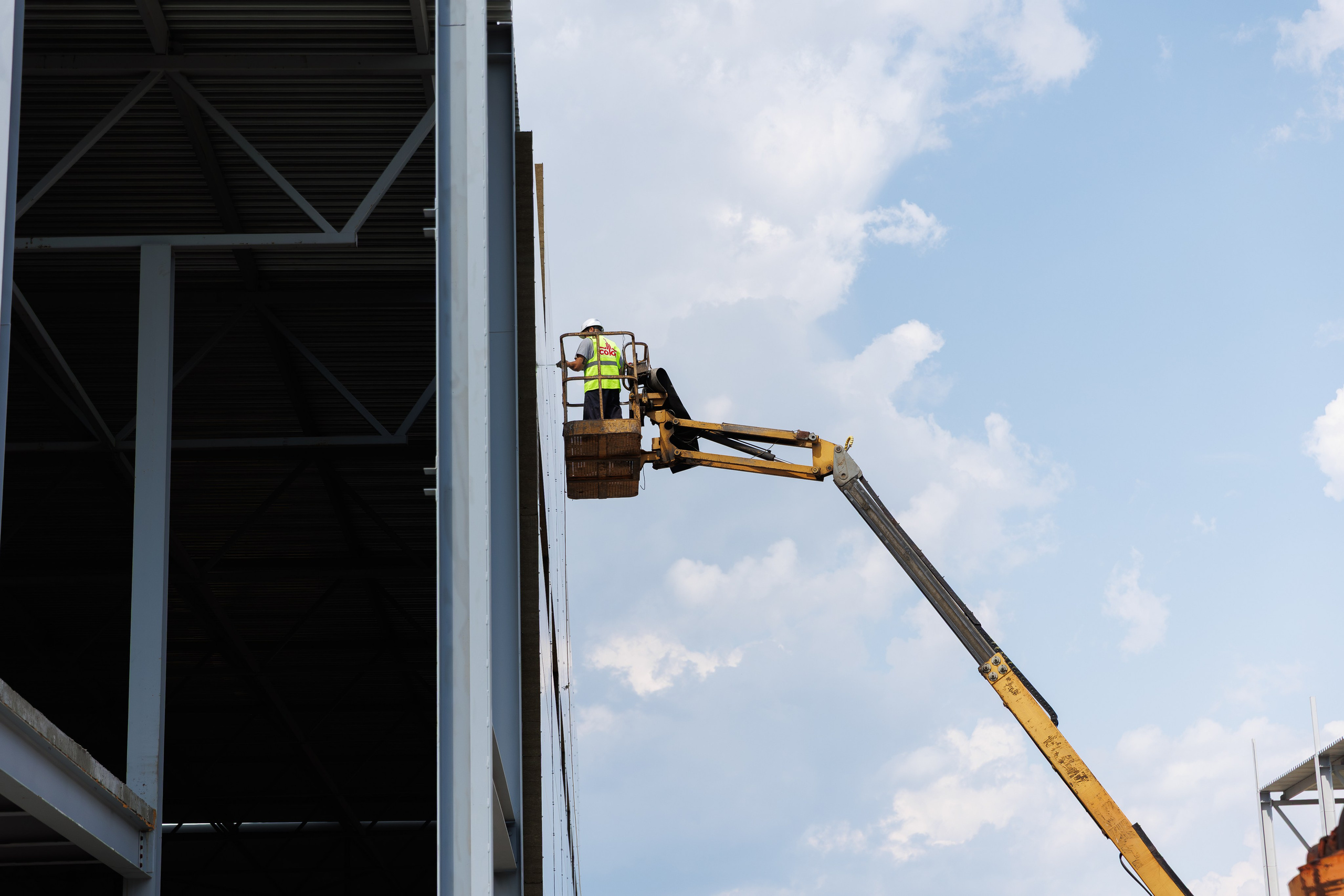 Склады под аренду. Фотосъёмка для бизнеса — предметное фото, репортаж с мероприятий, портреты людей, съёмка интерьера и экстерьера