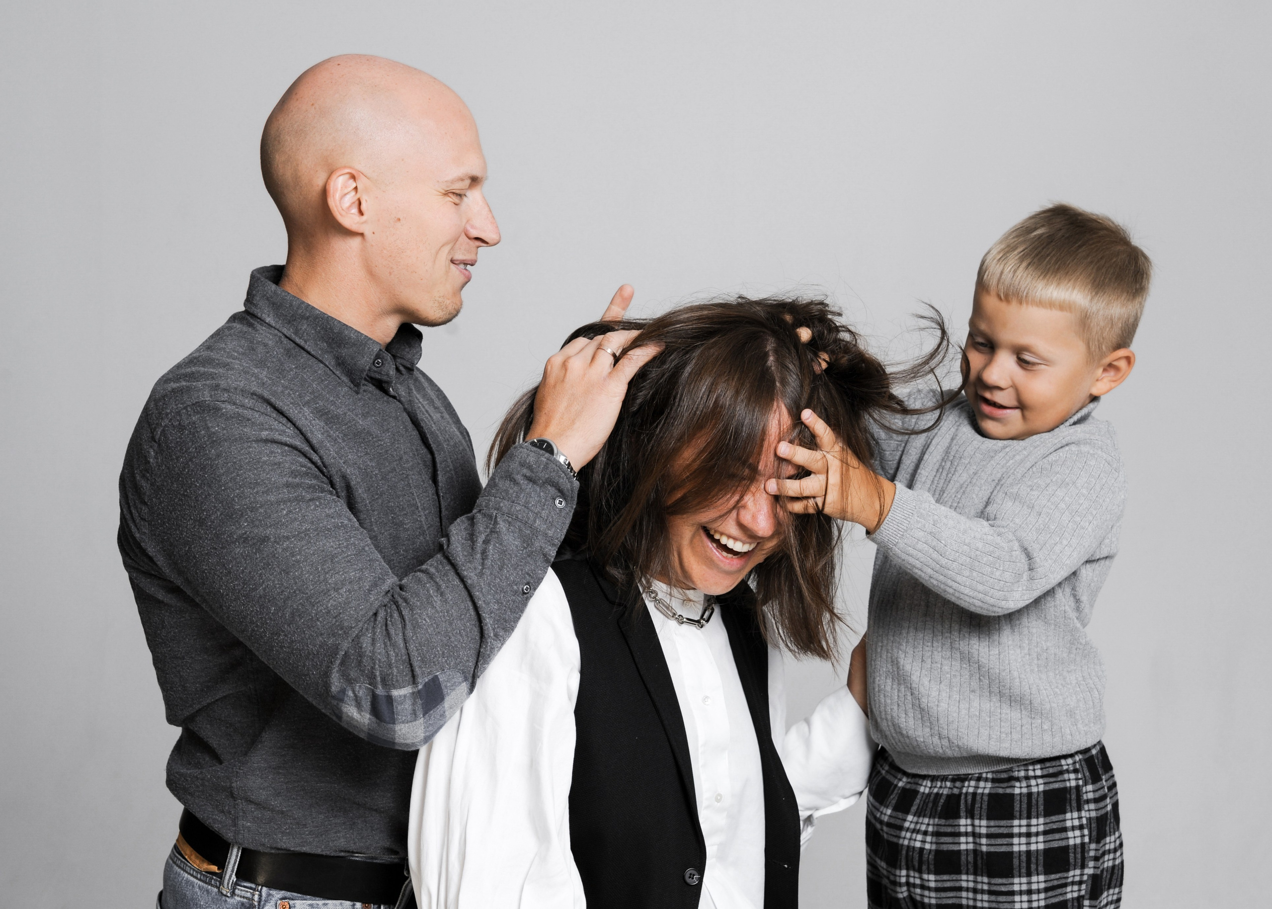 Минималистичная новогодняя семейная съемка. Фотограф в Екатеринбурге Артём Зайнетдинов