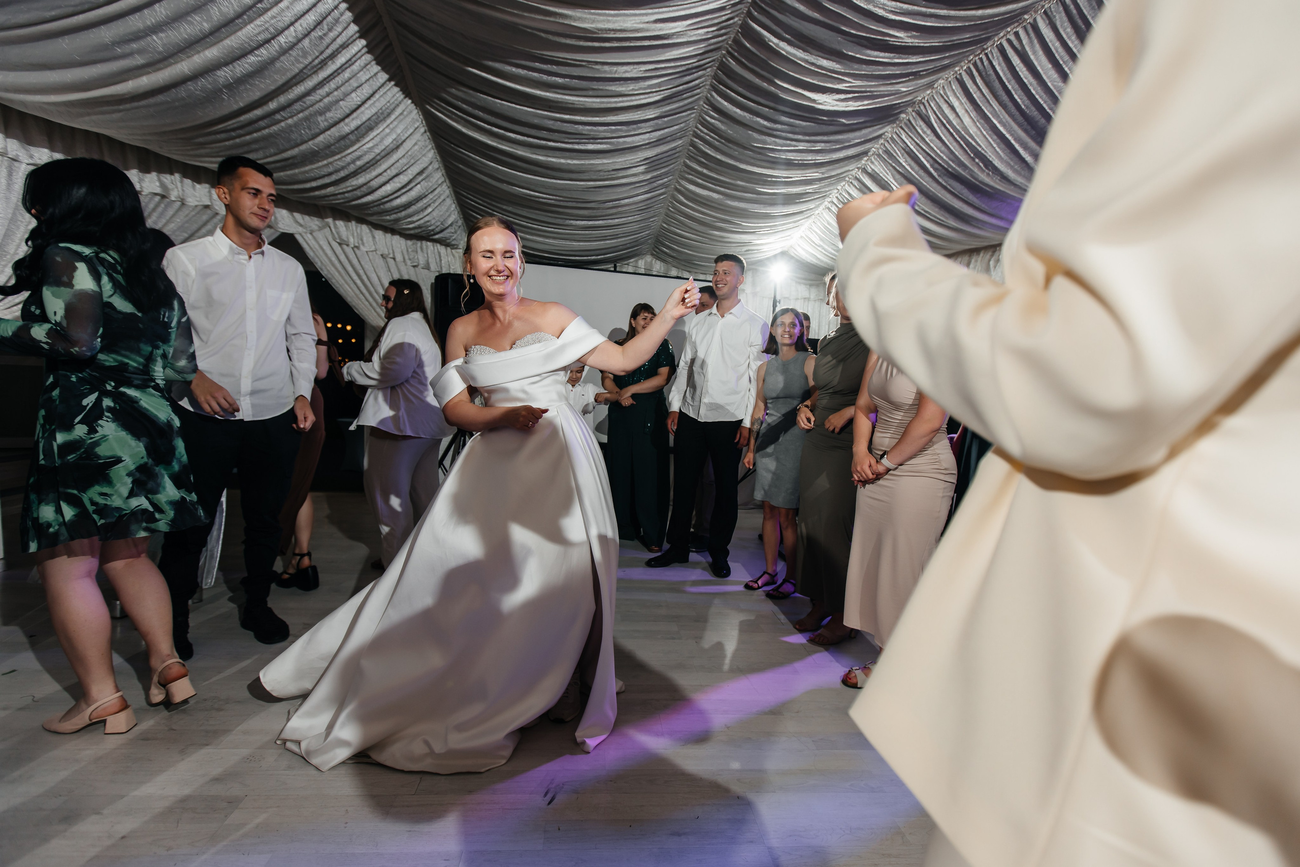 Анонс свадьбы Юлии и Игоря. Городская лавстори в Севастополе. Свадебный фотограф в Крыму и Севастополе Ольга Баскакова