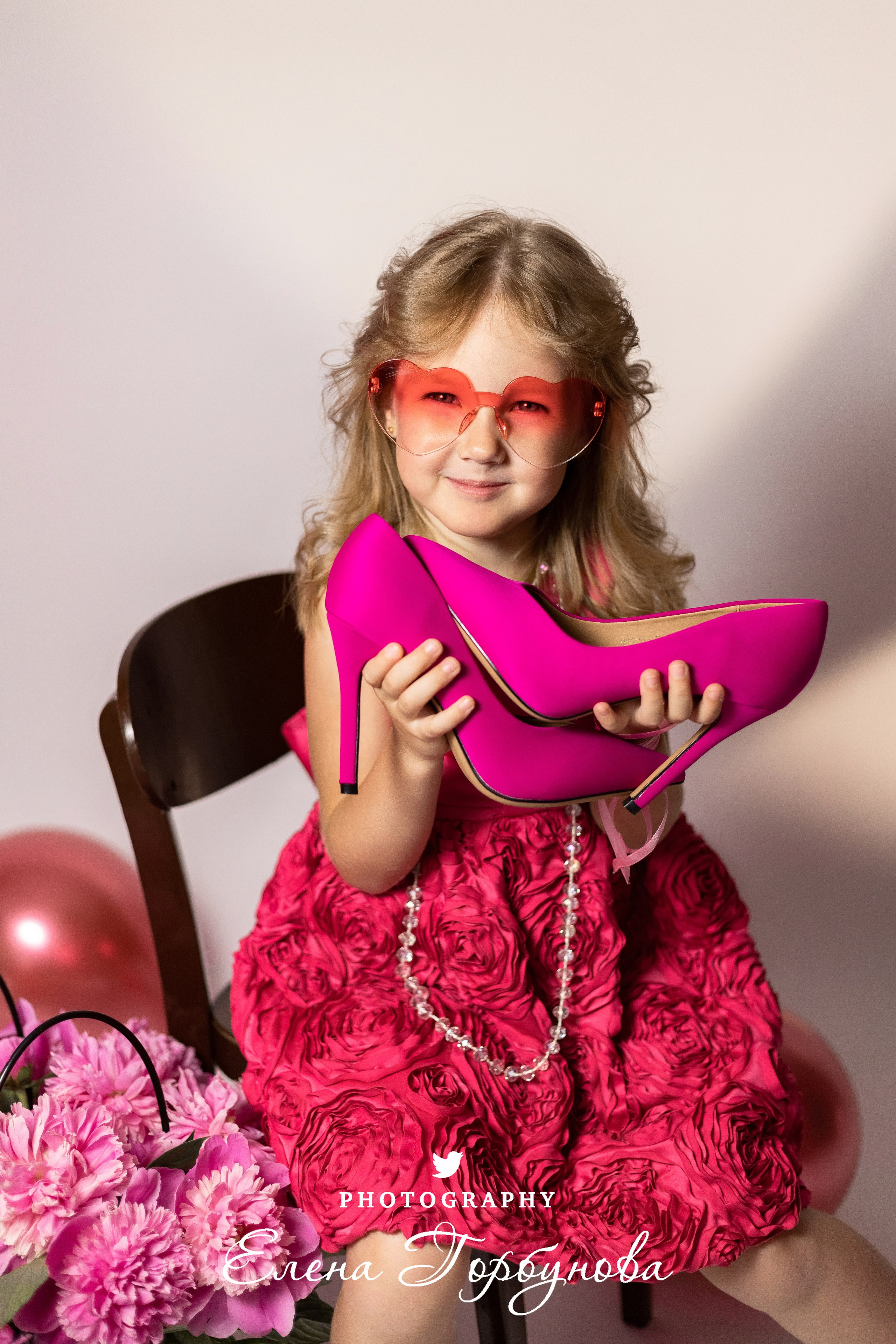 «Модница в розовом» В моей студии. Вероника и Александра. 2024. Фотограф Пермь. Свадьбы. Семья и дети, школа, д. сад. Фотокниги