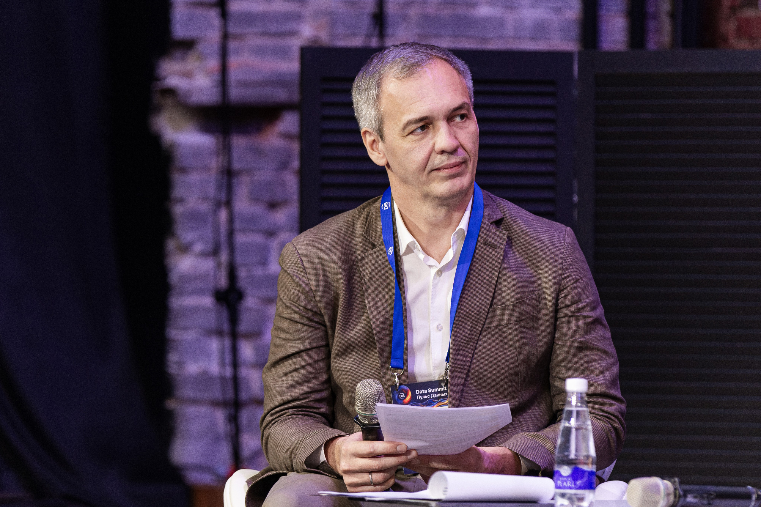 Data Summit 2025 (1). Свадебный репортажный фотограф в Москве