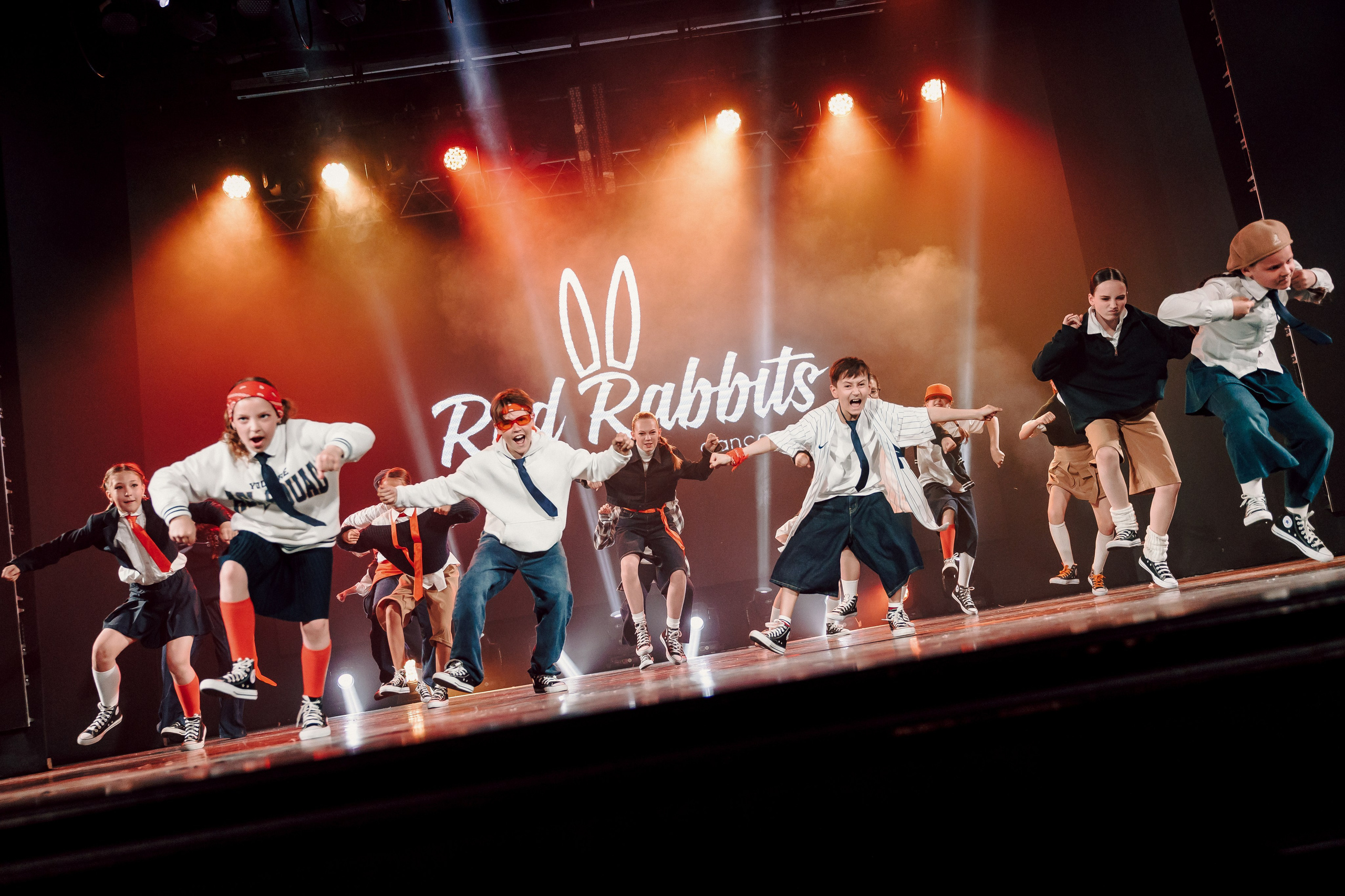 Отчётный концерт танцевальной школы «Red Rabbits» 2025. Лёшка Варзегов — фотограф