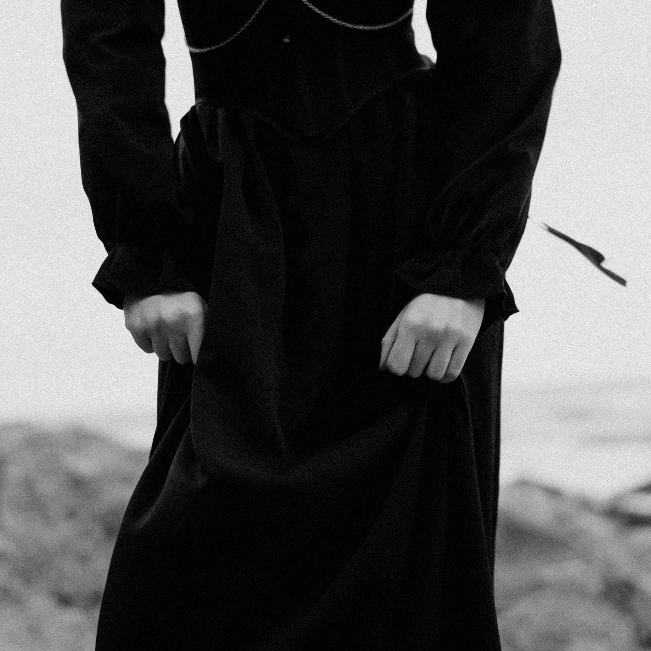 Съёмка у моря с оленьими рогами