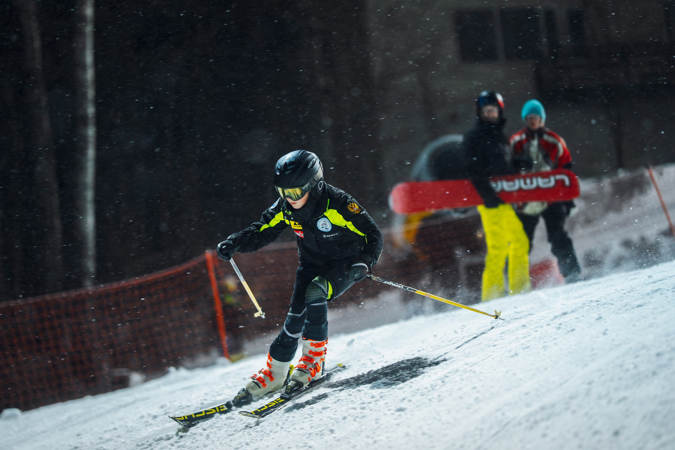 2025.12.25 | Горные лыжи. Тренировка. Шуколово, 5й склон. Фотограф Студитский Евгений