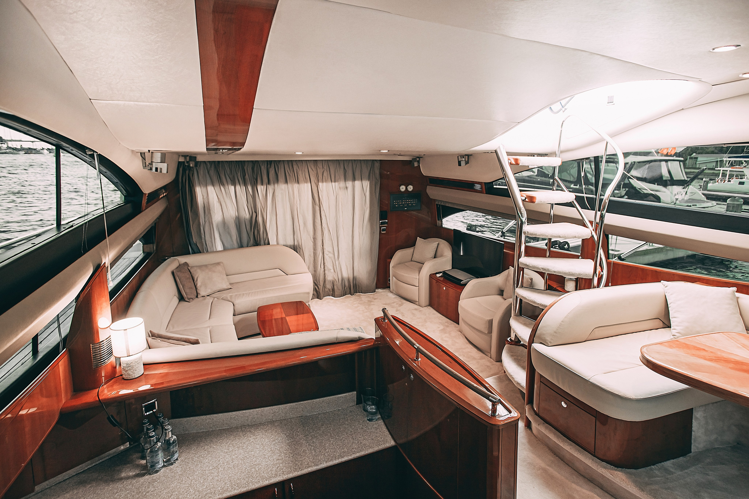 Яхта Princess 57 Esperanza. SPB Rent Boats|аренда катеров и теплоходов