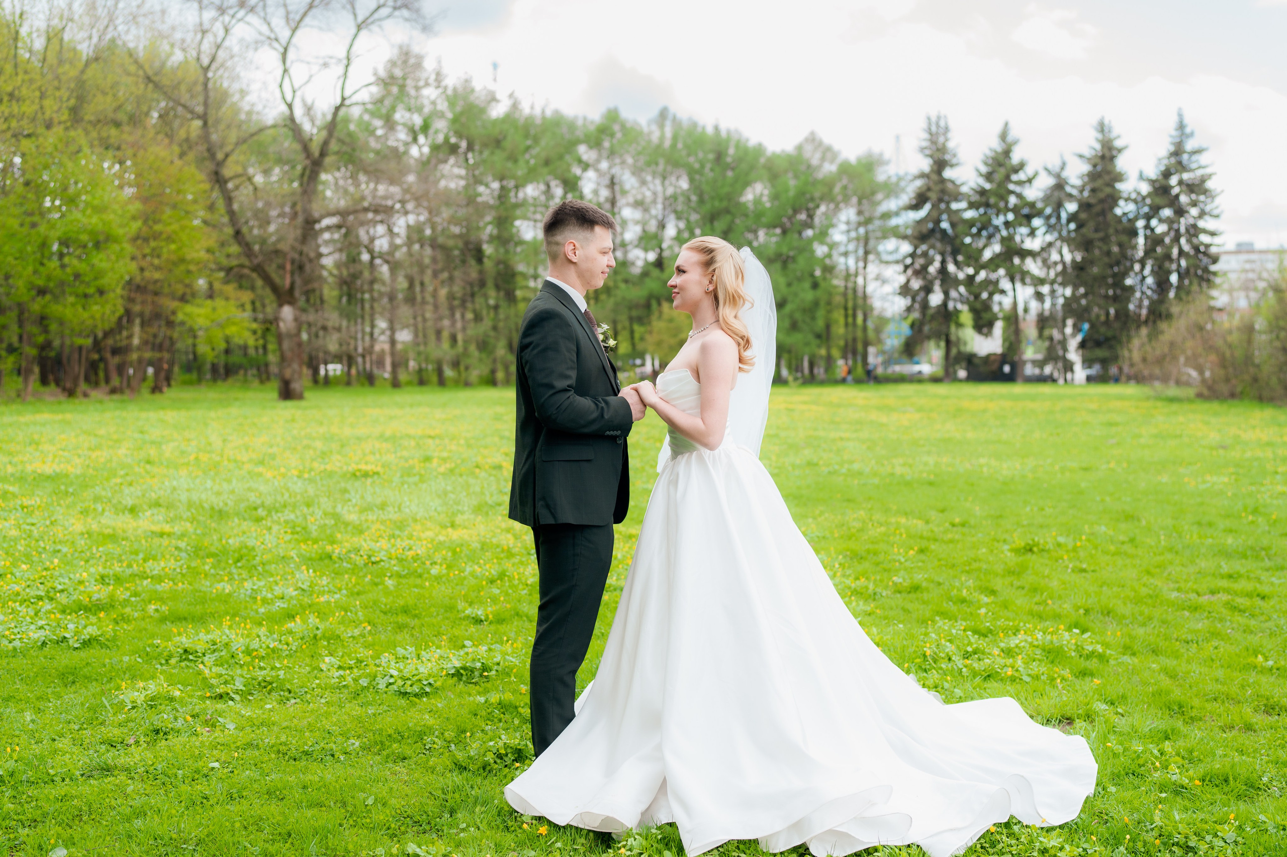 Алиса и Влад. Полный свадебный день (утро, усадьба, прогулка, выездная регистрация, банкет). Дата съемки 26.04.2025. Свадебный фотограф Москва