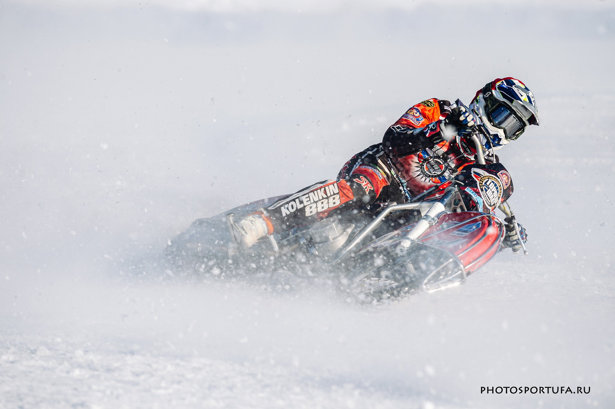 Мотогонку на льду. Спортивный фотограф в Уфе Евгений Буров