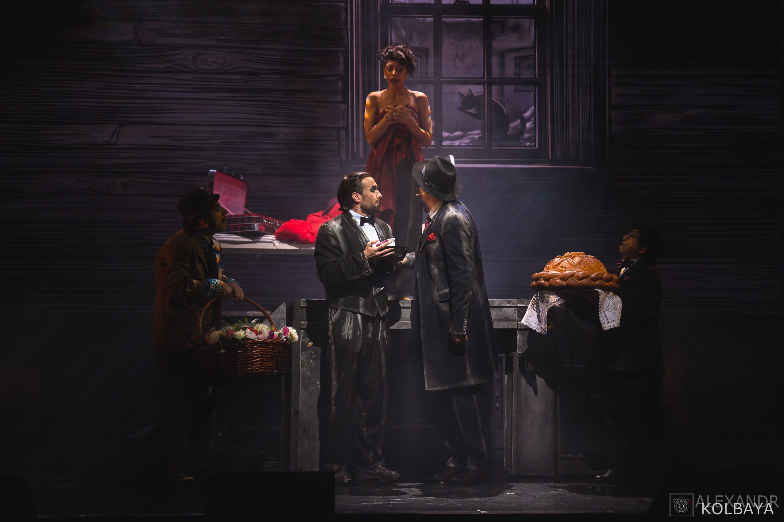 Фотографии со спектакля «Однажды в городе N». Концертный и театральный репортажный фотограф в Москве Александр Колбая