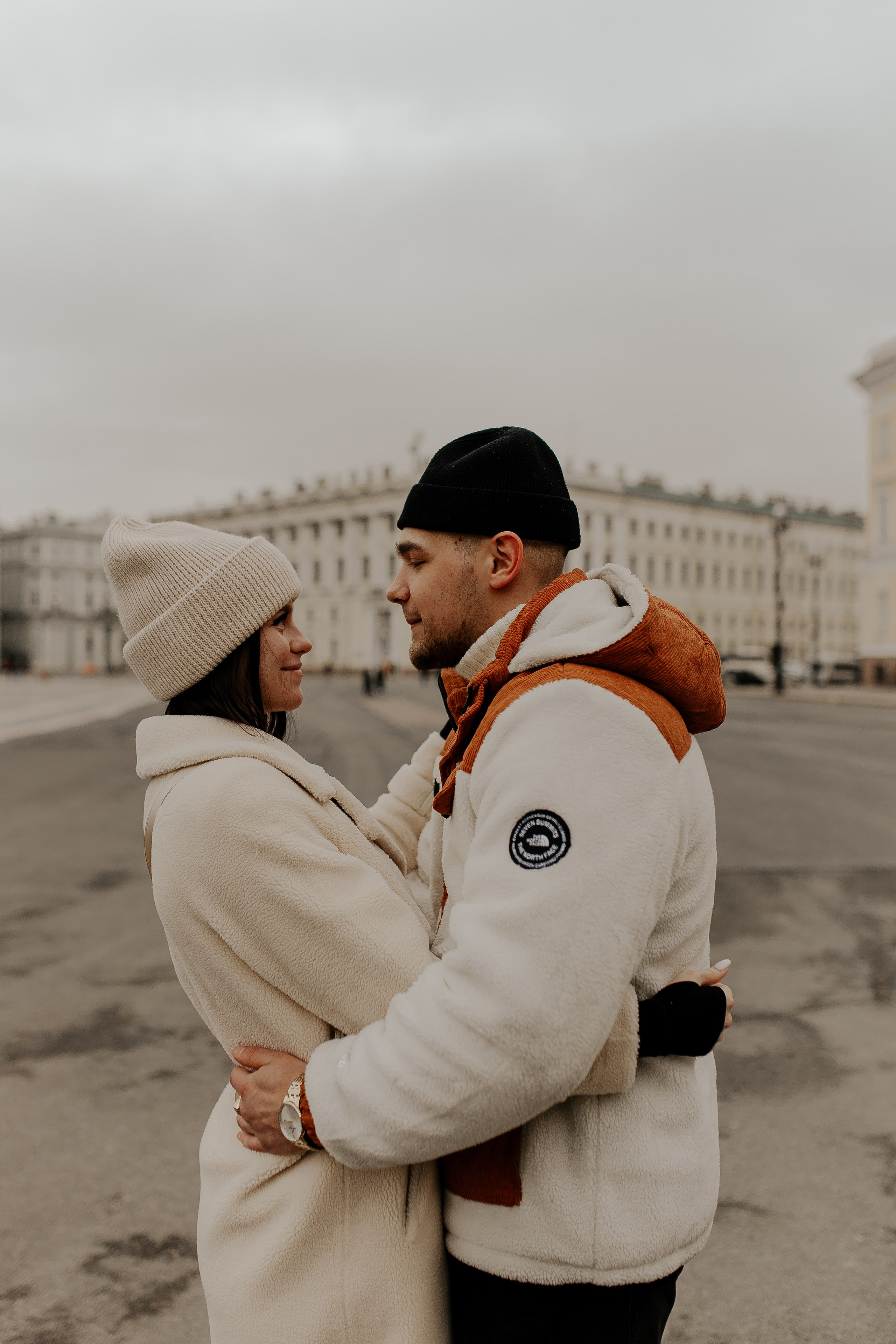 Lovestory на дворцовой площади. Фотограф в Санкт-Петербурге Лиза Семченкова