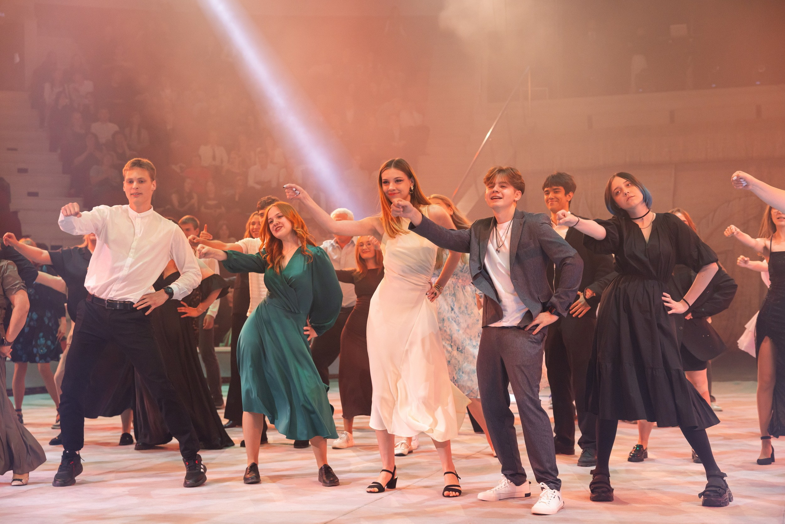 Городской бал выпускников (24 июня 2025). Репортажный фотограф Алексей Пирязев