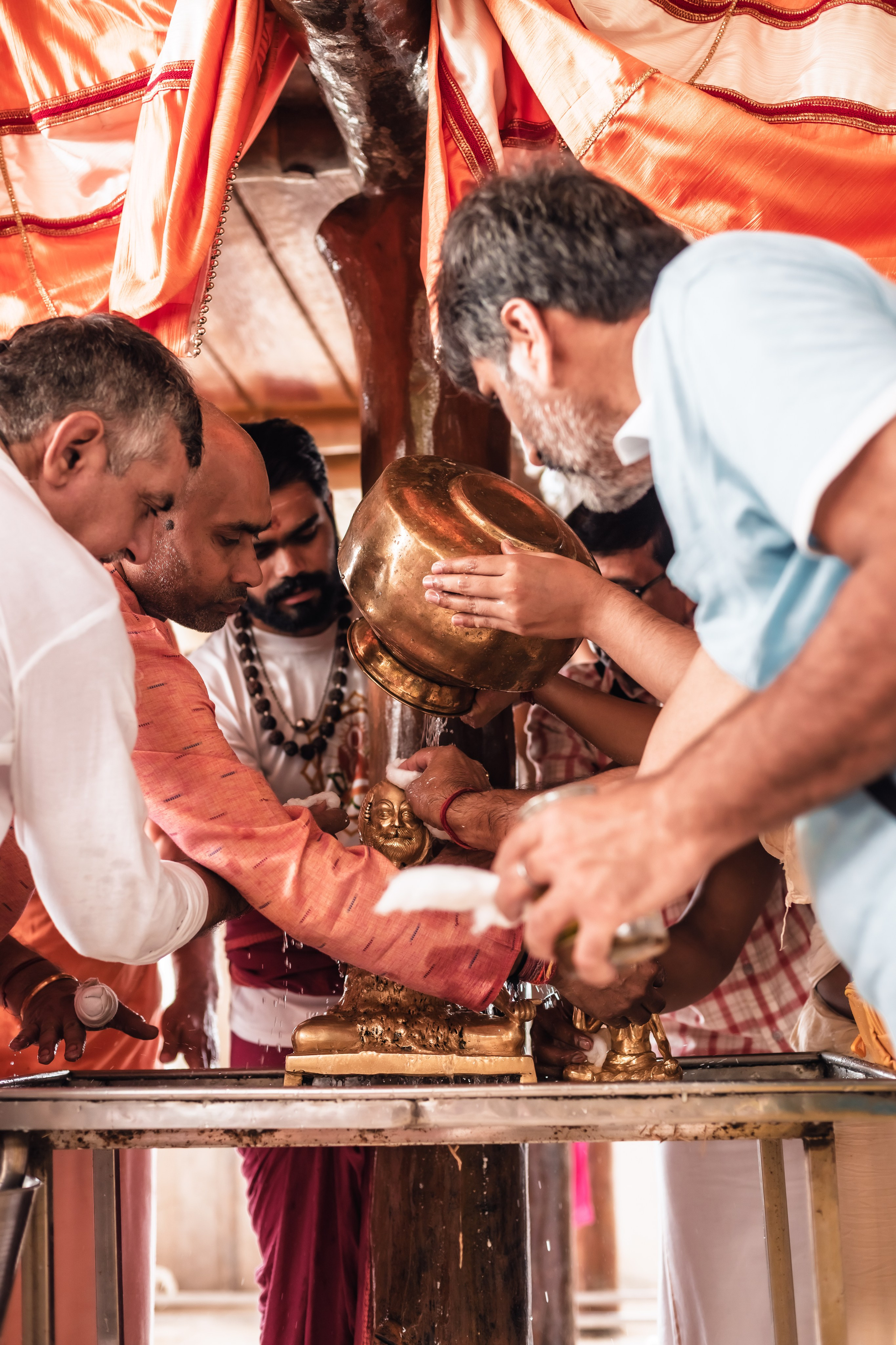 Abhisheka Devraha Baba on Sri Devdas ji maharaj bd. Mariam Bagdasaryan