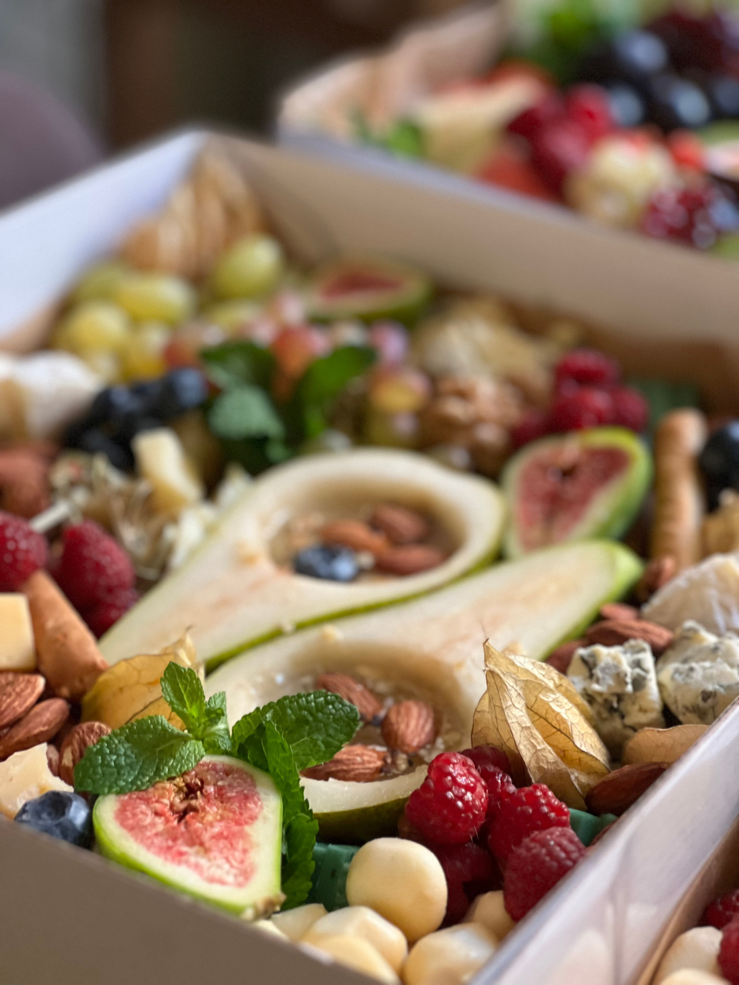 ГастроБоксы. Выездной кейтеринг, съедобные букеты, торты и сладости на заказ