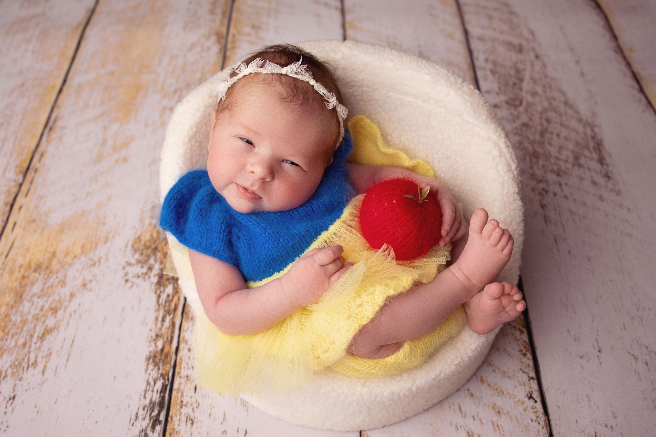 Нежная и милая фотосессия первых дней жизни Вашего ребенка в Минске. Фотограф новорождённых Минск — стоимость newborn фотосессии в Минске