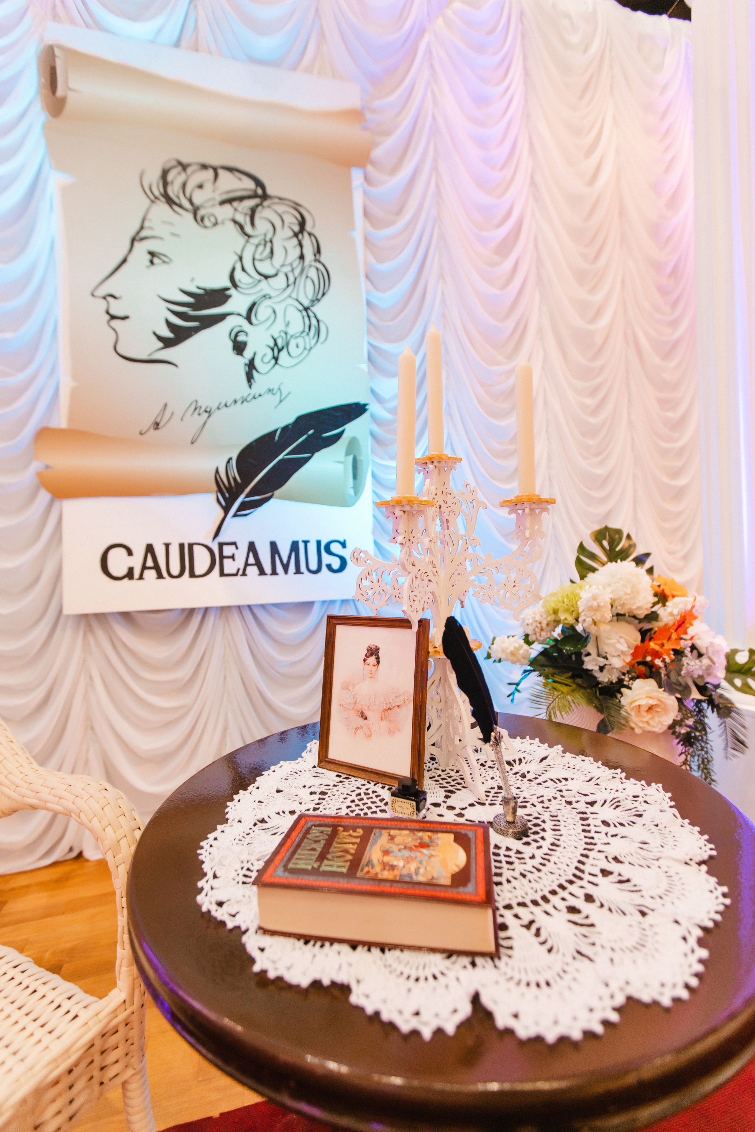 Бал гимназистов 2024. Роман Урумбаев фотограф Нижневартовск