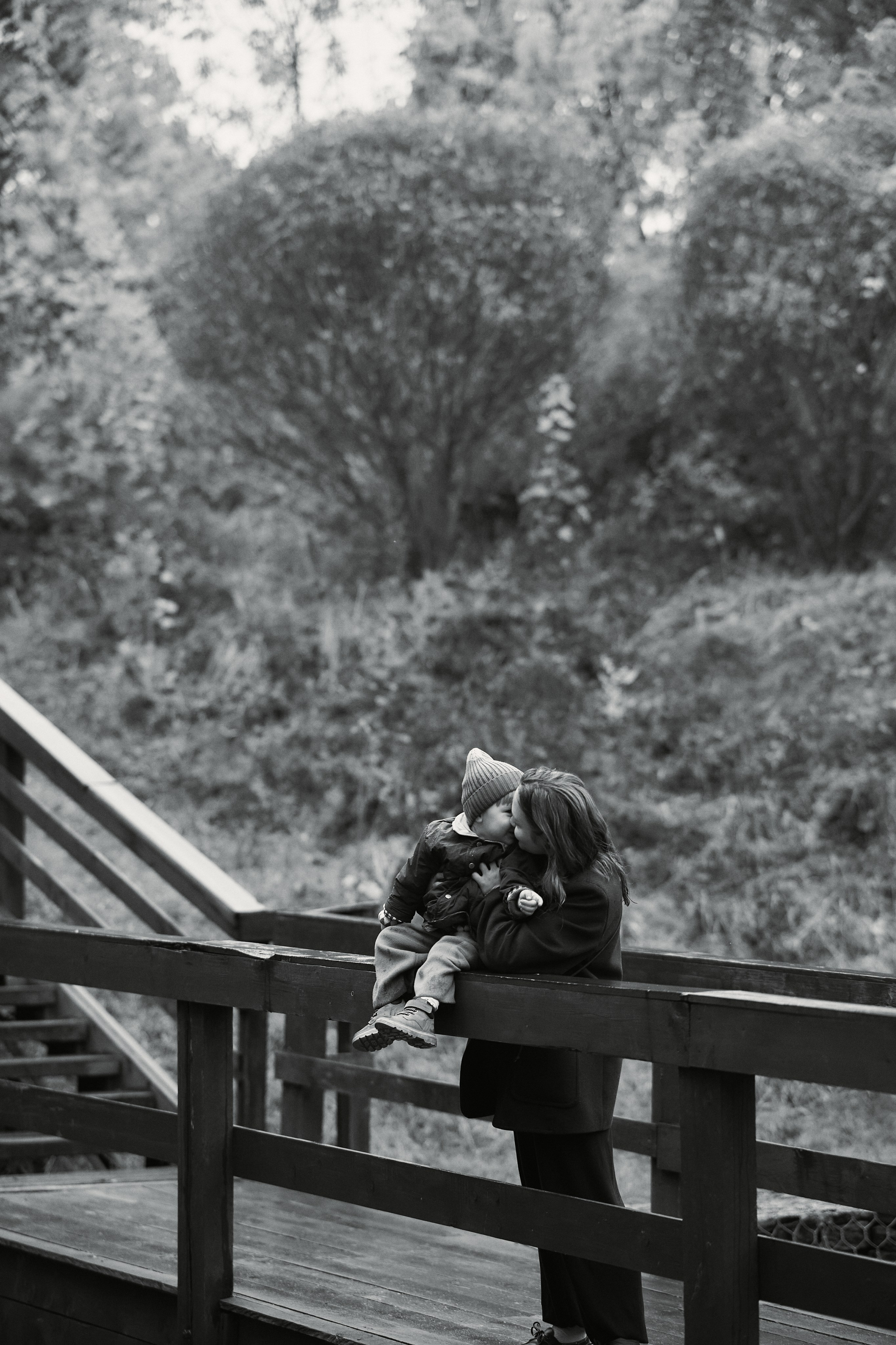 Света и Илюша под дождём. Семейный и свадебный lifestyle-фотограф в Москве Мария Петрова