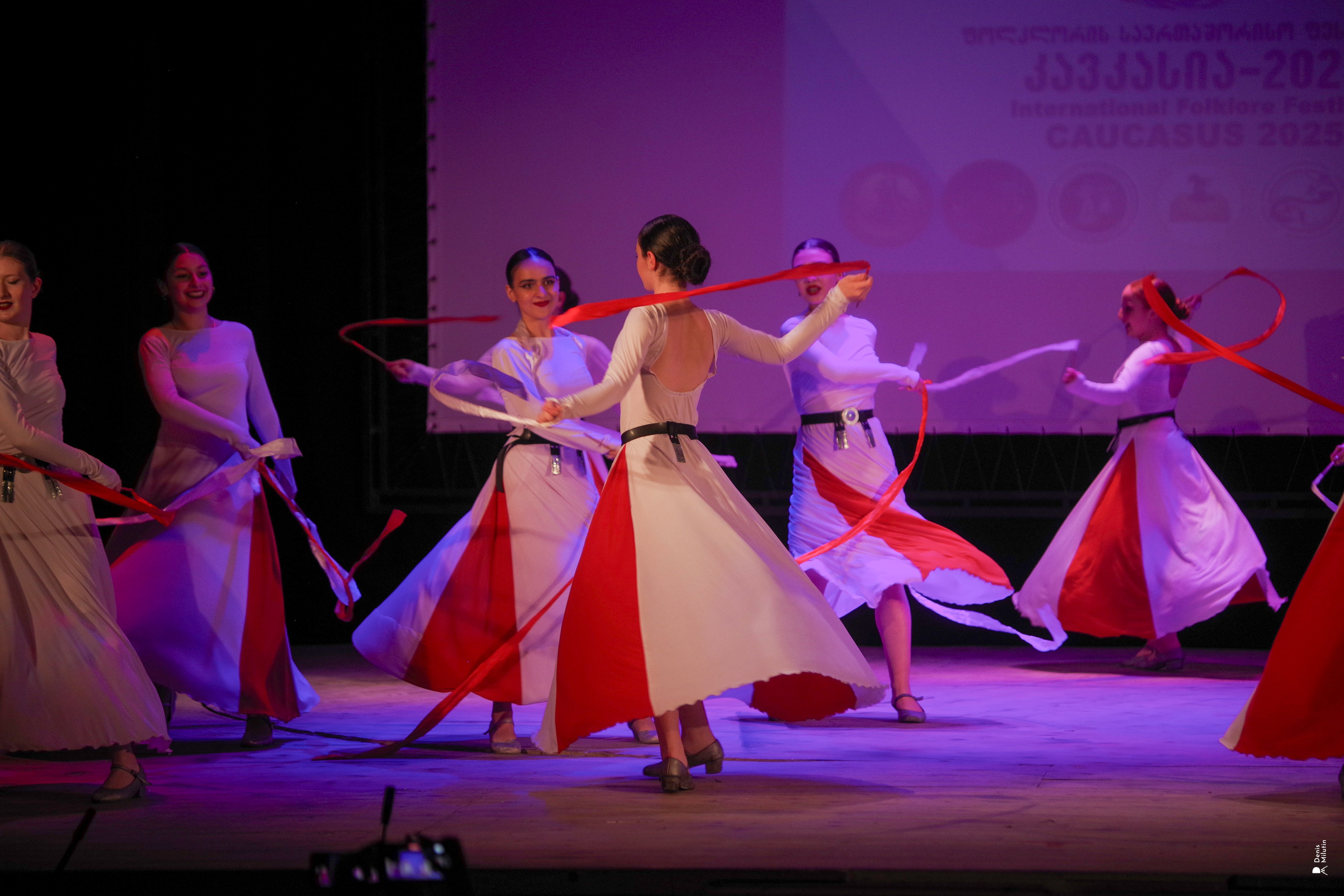 Танцы в прекрасном Они. Портретный фотограф Денис Милютин