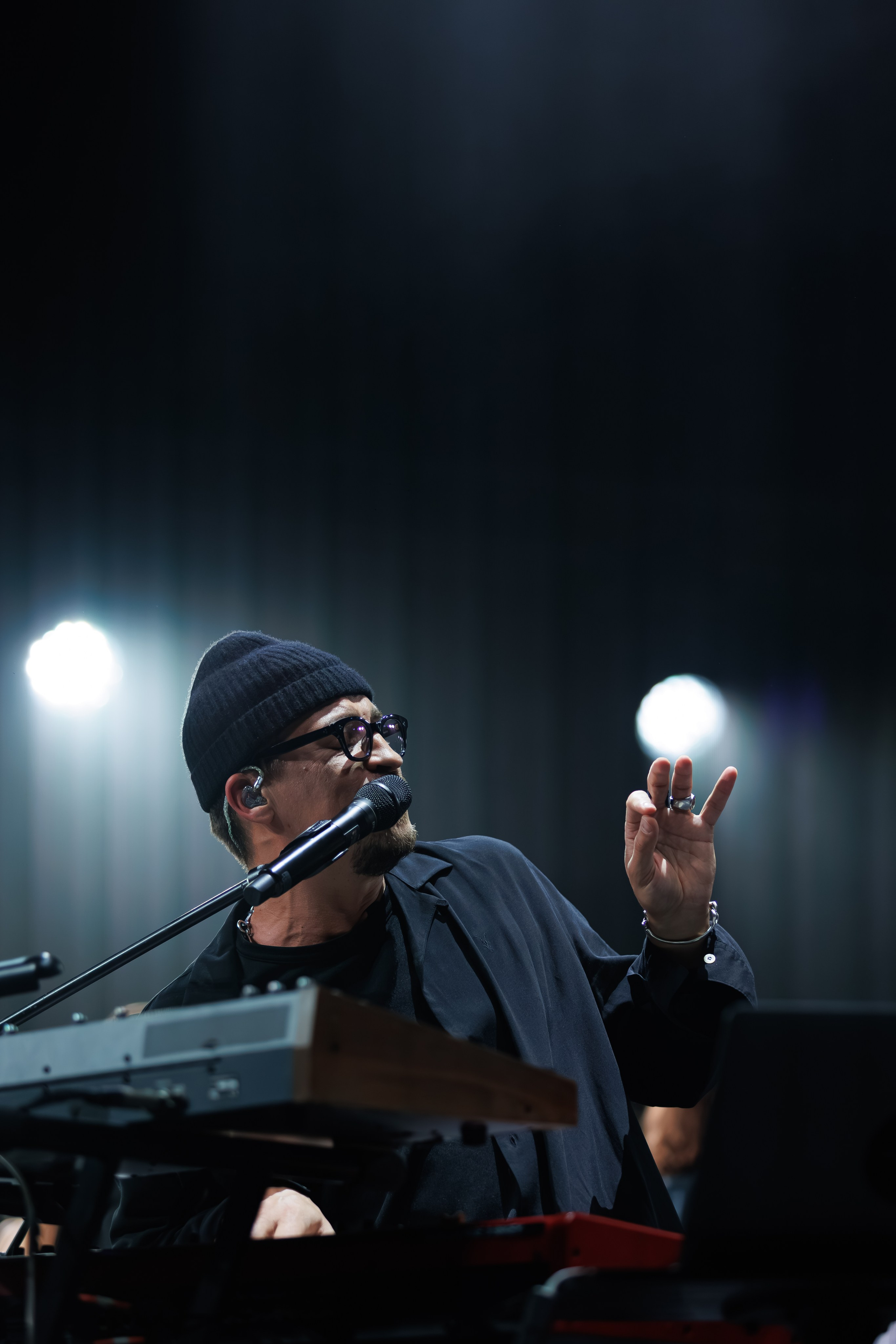 Concert Photography in Dubai — Anton Belyaev Live Performance. Evgen Yatsenko — Photographer in Dubai