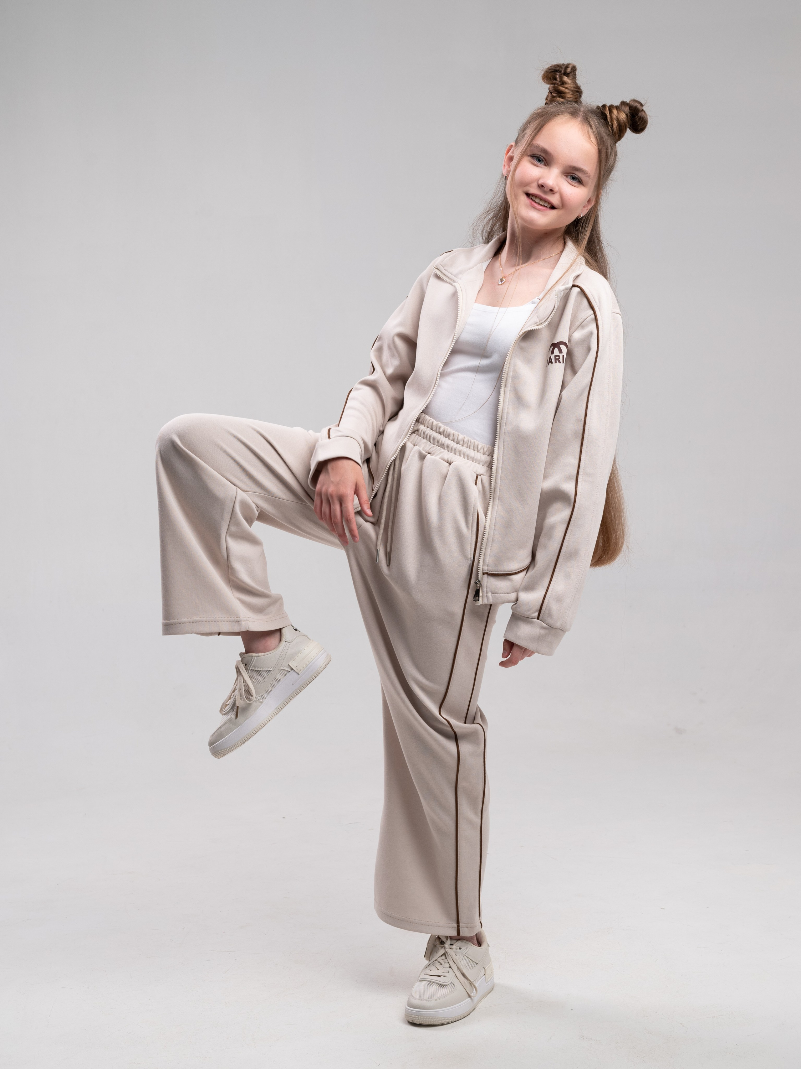 Костюмы для девочки. Предметный фотограф, фото для маркетплейсов Пятигорск, КМВ