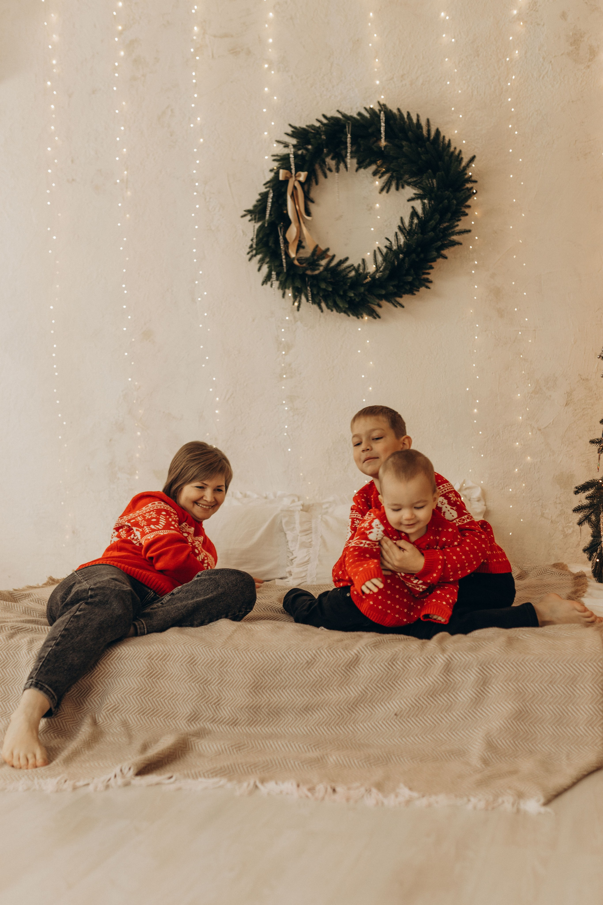 Яркий новый год мама и 2 сыночка. Фотограф в Ставрополе Svetlana Matveeva