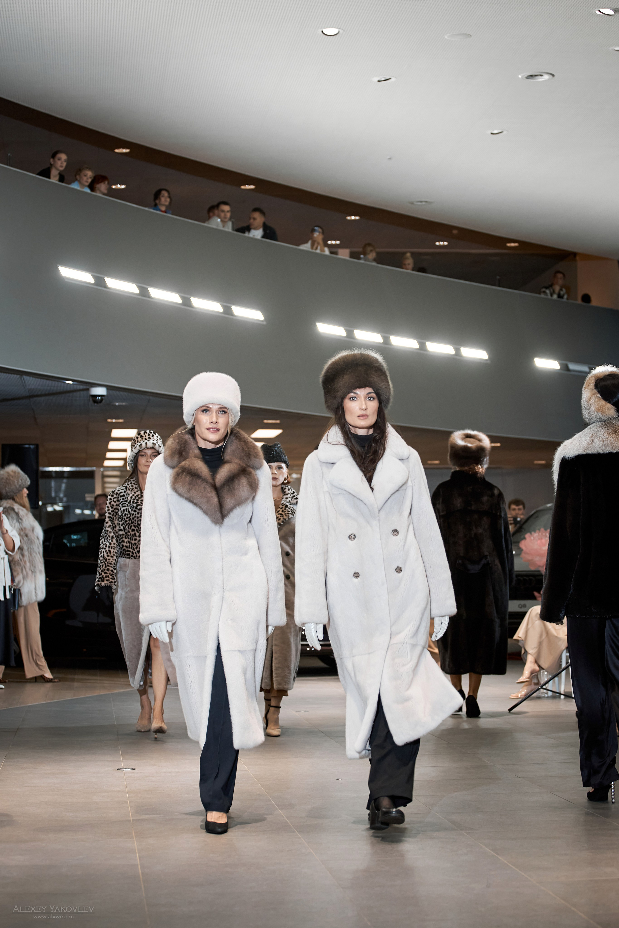 Модный показ PRE-FALL модельной школы Modeling+. Фотограф Алексей Яковлев