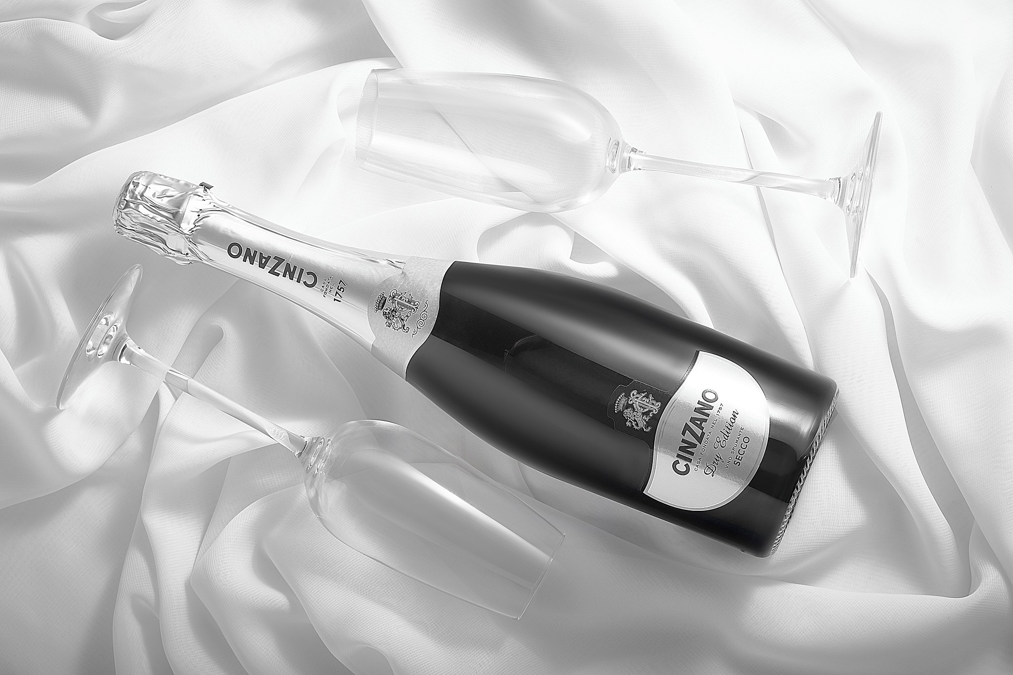 Примеры фотографий стеклянных и глянцевых предметов. Предметный фотограф для маркетплейсов. Казань