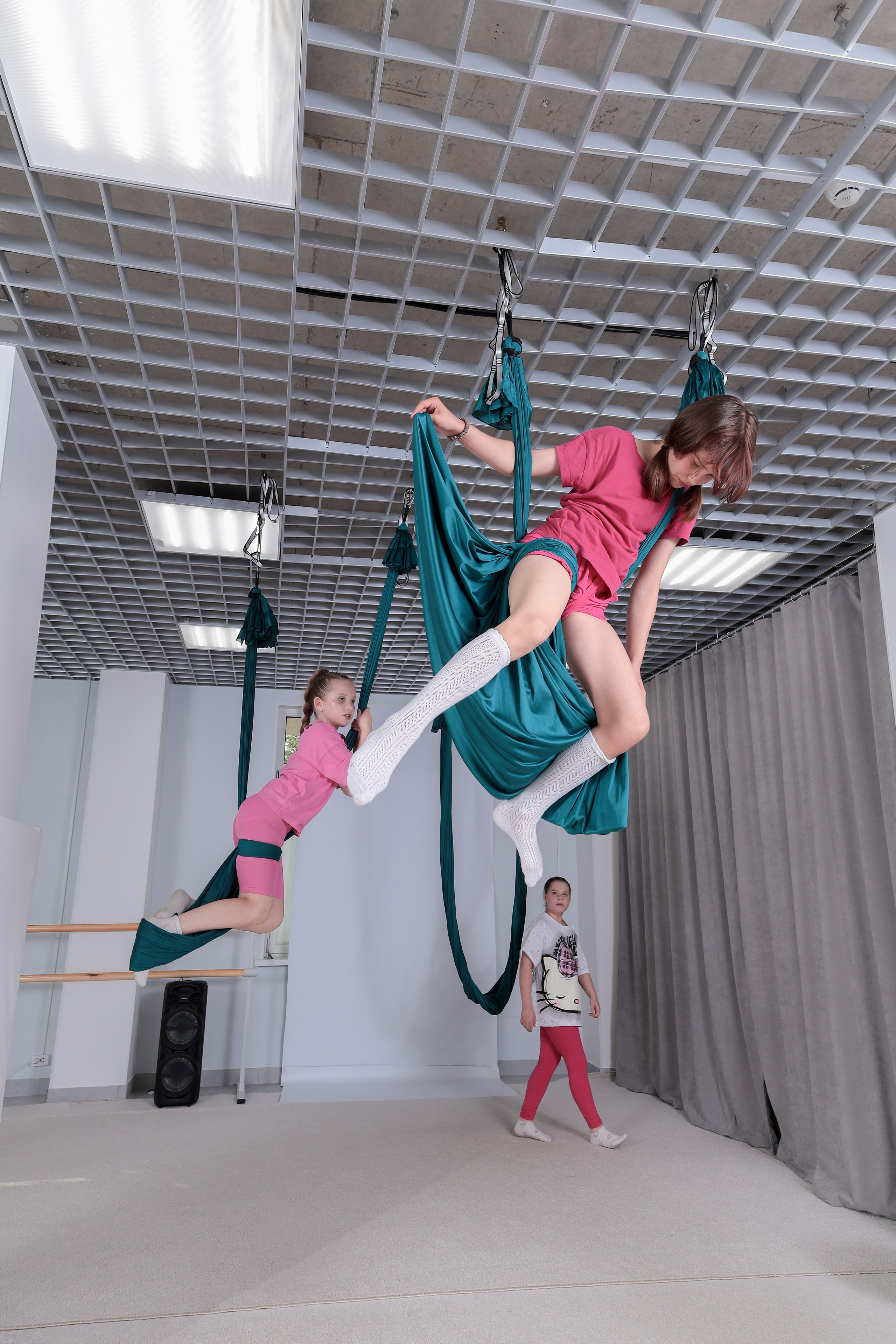 Детская аэройога. Фотограф Надршина Лилия