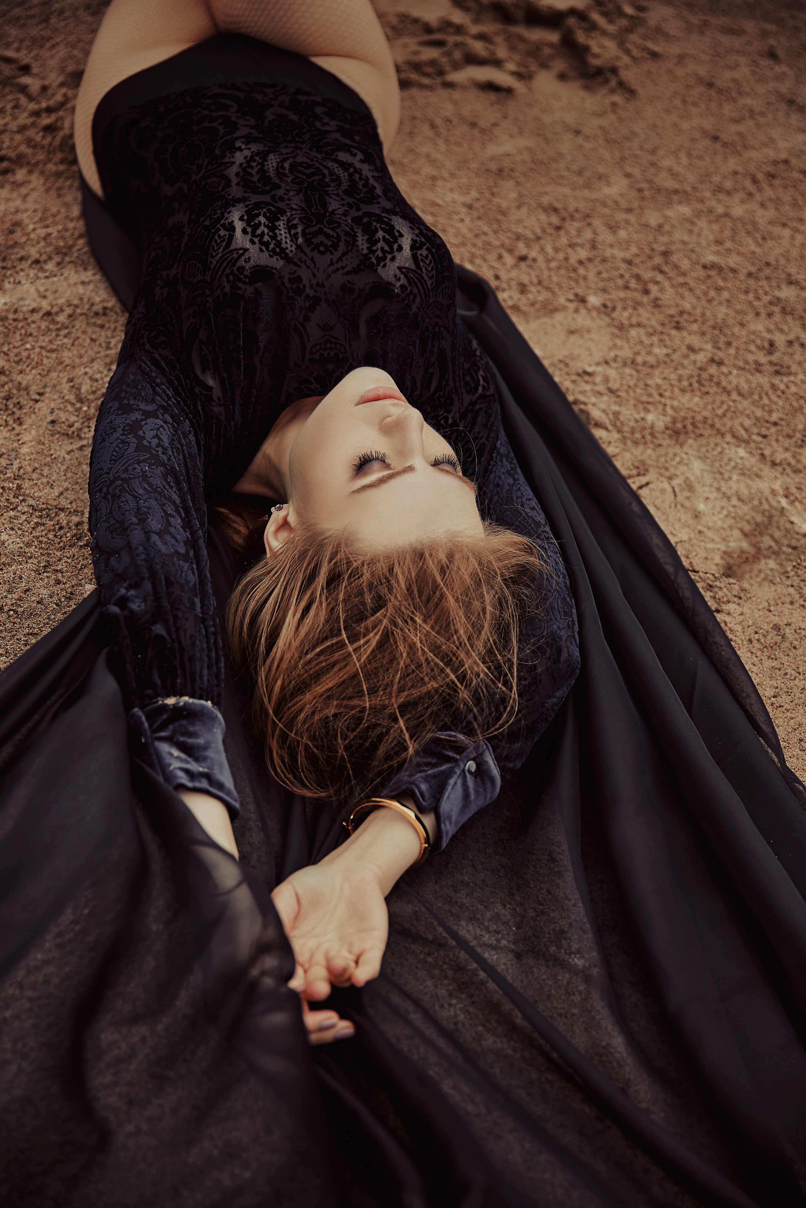 Фотосессия на берегу финского залива в ветер. Рекламный фотограф Санкт-Петербург Катерина Мишкель