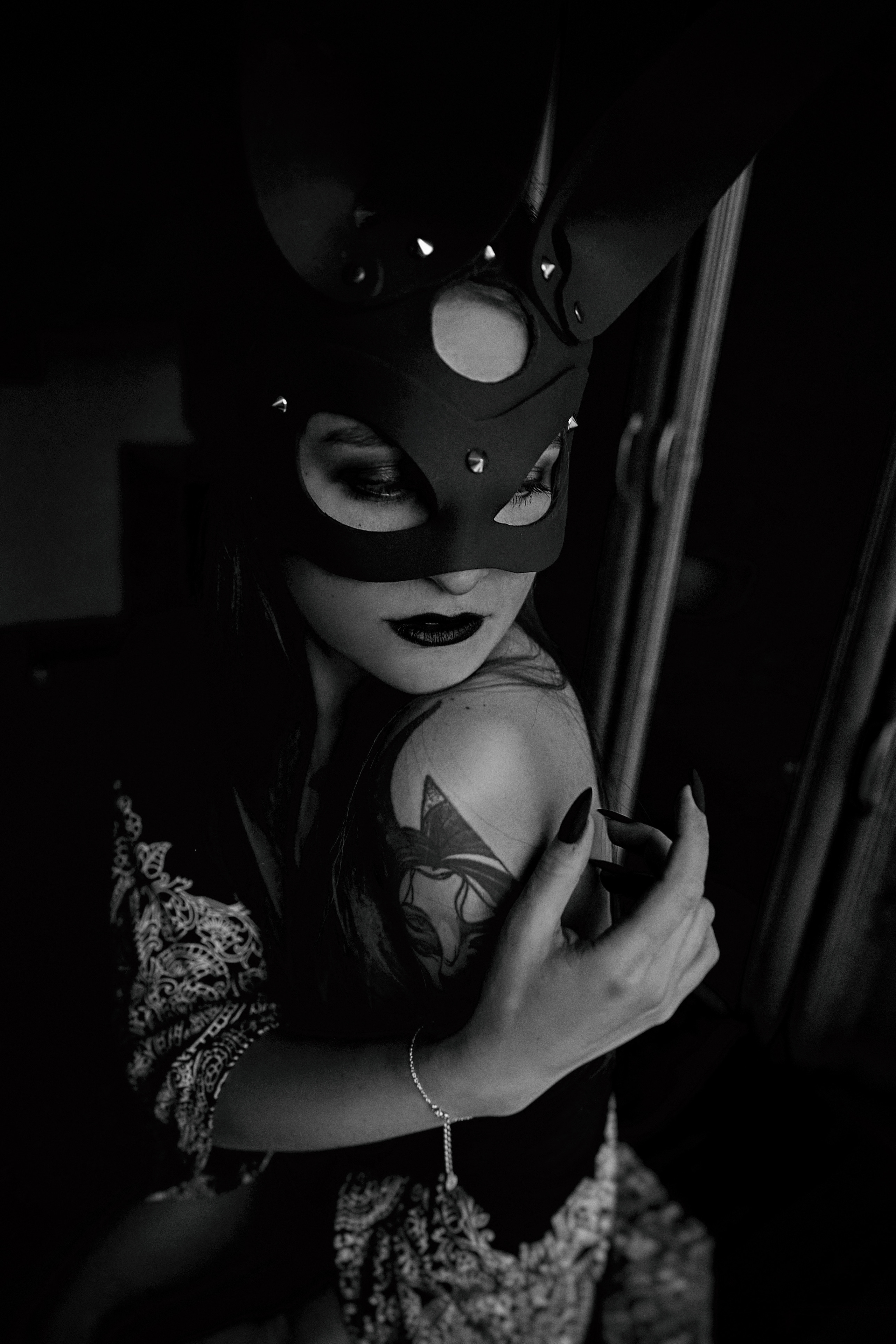 Эротическая фотосессия в маске кролика. Рекламный фотограф Санкт-Петербург Катерина Мишкель