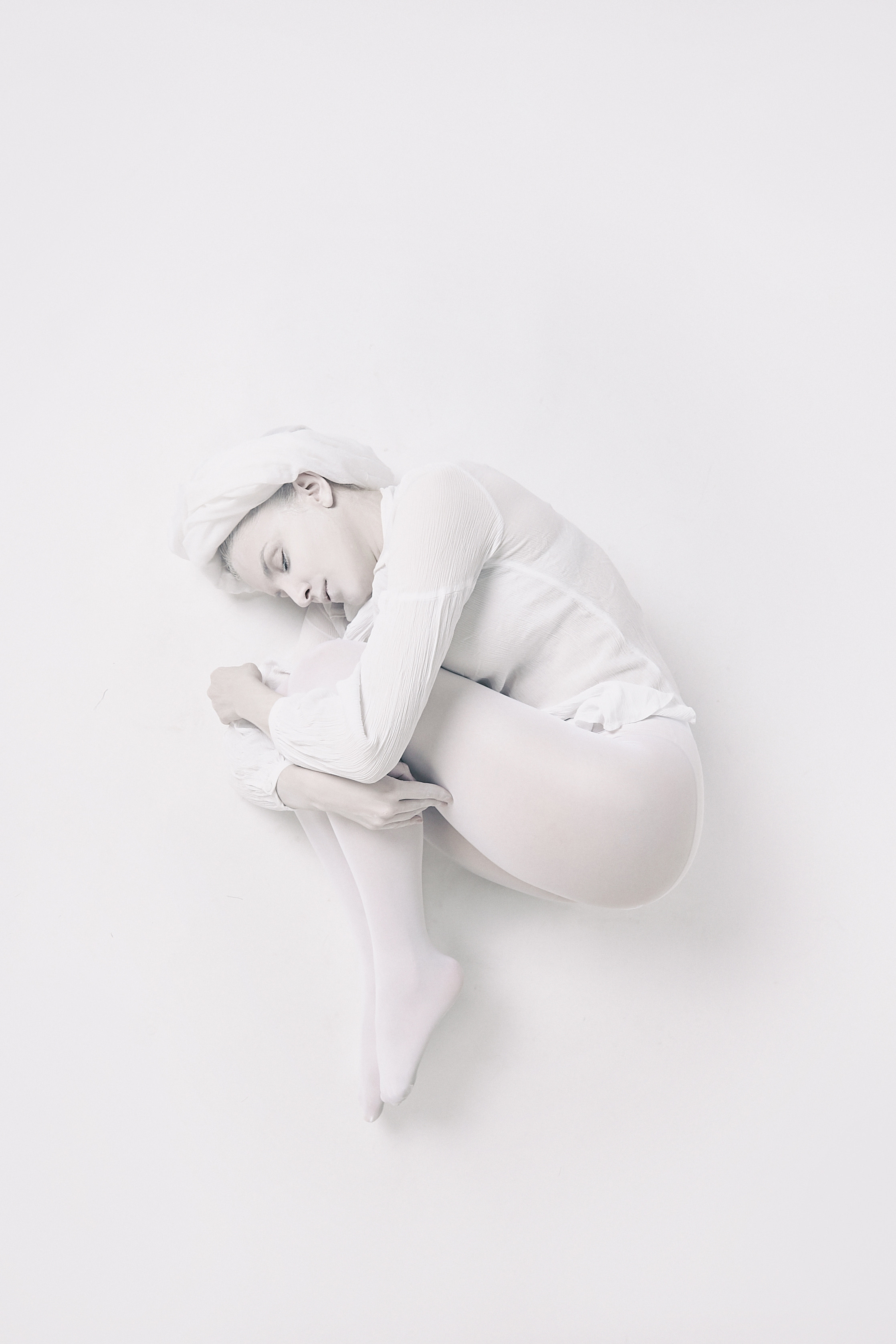 Белая фотосессия в белой фотостудии. Рекламный фотограф Санкт-Петербург Катерина Мишкель