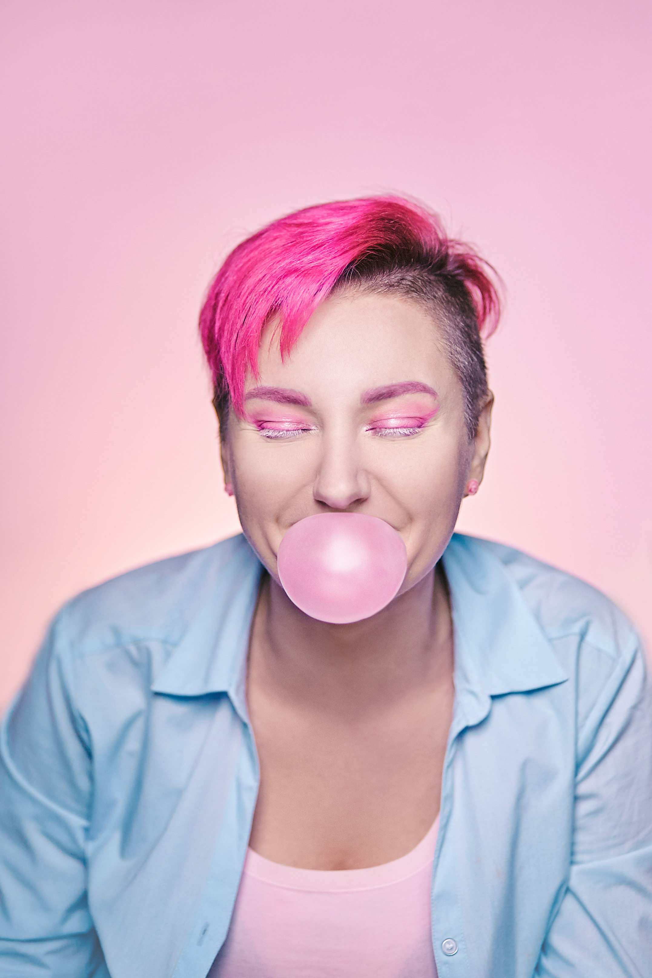 Женский студийный портрет в постельных тонах. Рекламный фотограф Санкт-Петербург Катерина Мишкель