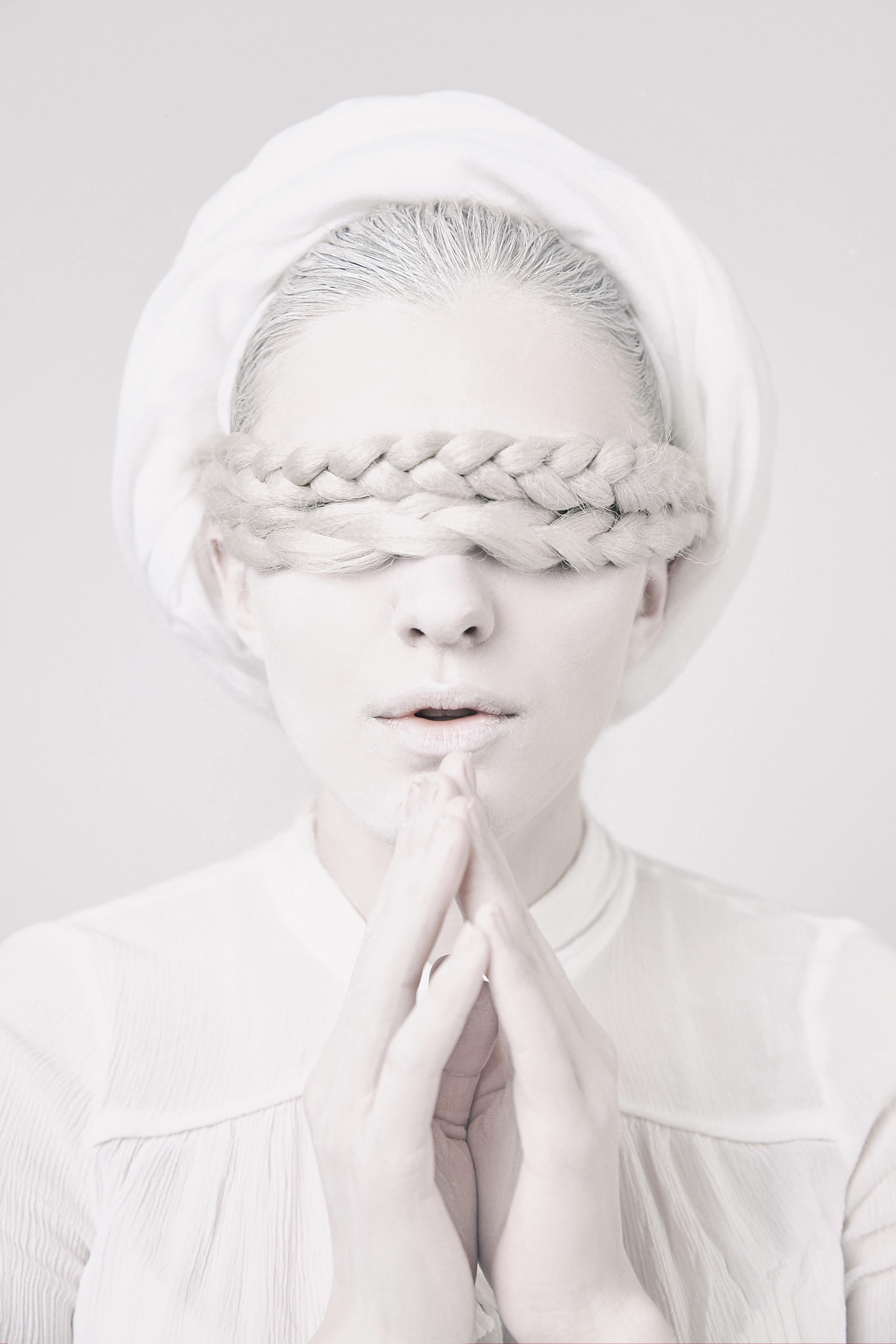 Белая фотосессия в белой фотостудии. Рекламный фотограф Санкт-Петербург Катерина Мишкель