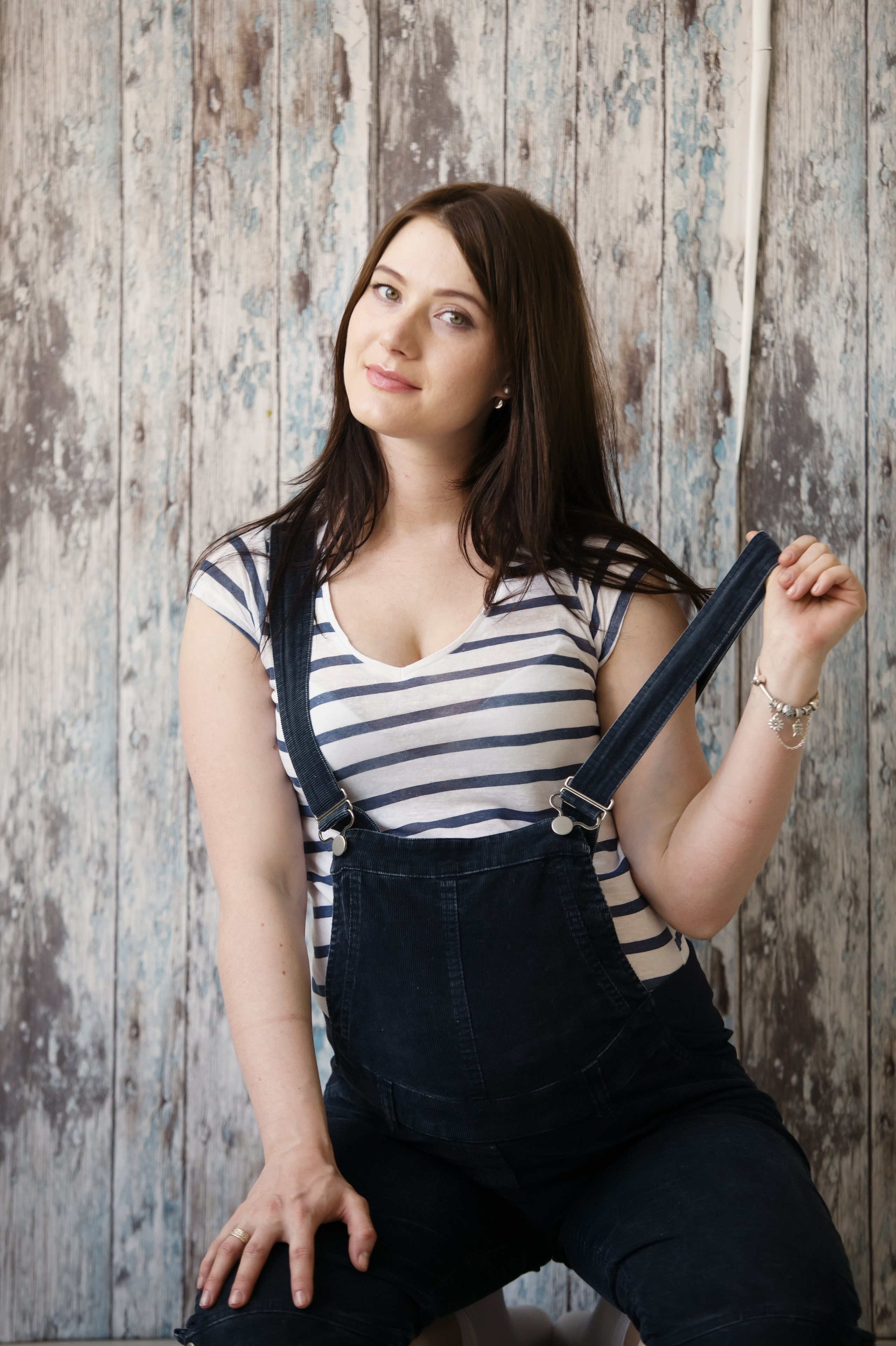 Съемка для двух беременных подруг в светлой студии. Фотографы в Москве Светлана Устинова и Сергей Грачев