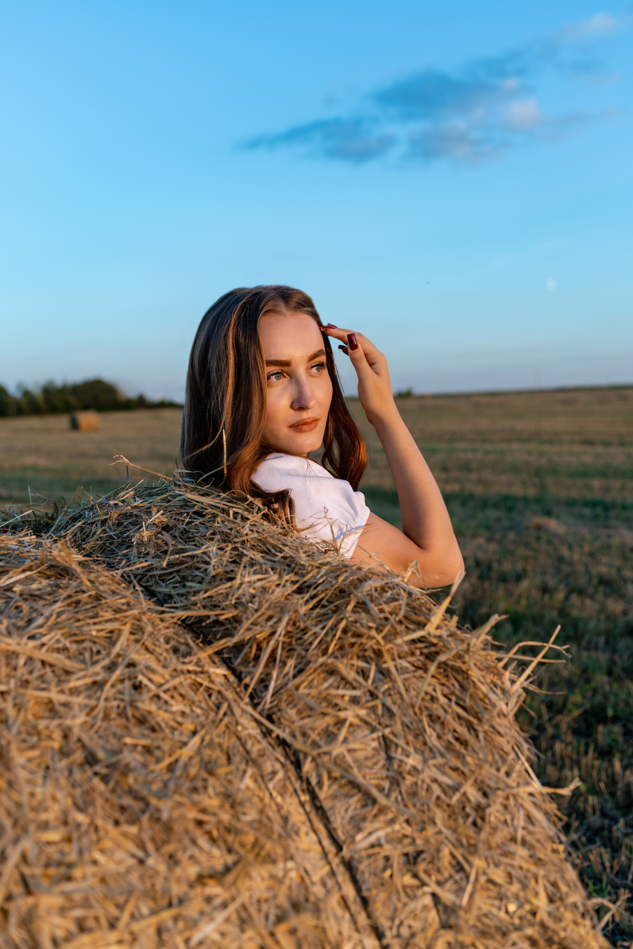 Алена + Алексей в поле с тюками. Фотограф в Москве/Зарайске Шахова Марина