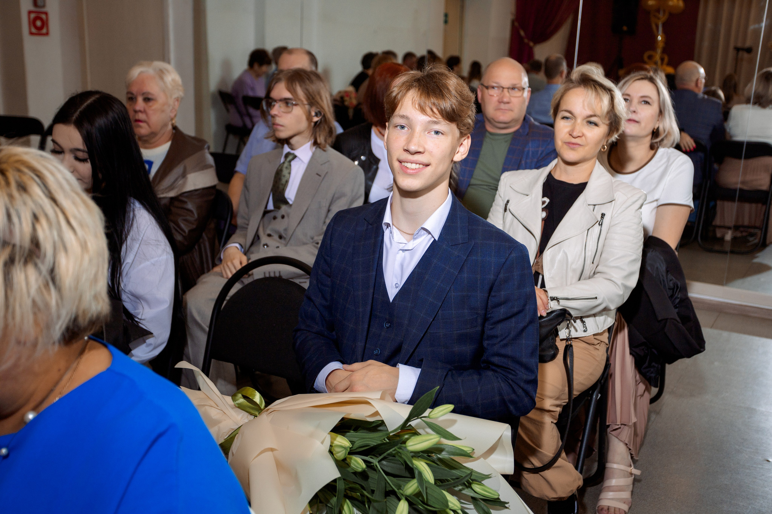 ВРУЧЕНИЕ АТТЕСТАТОВ: Пример. Все фото. Профессиональный фотограф в Ижевске Леша Петров