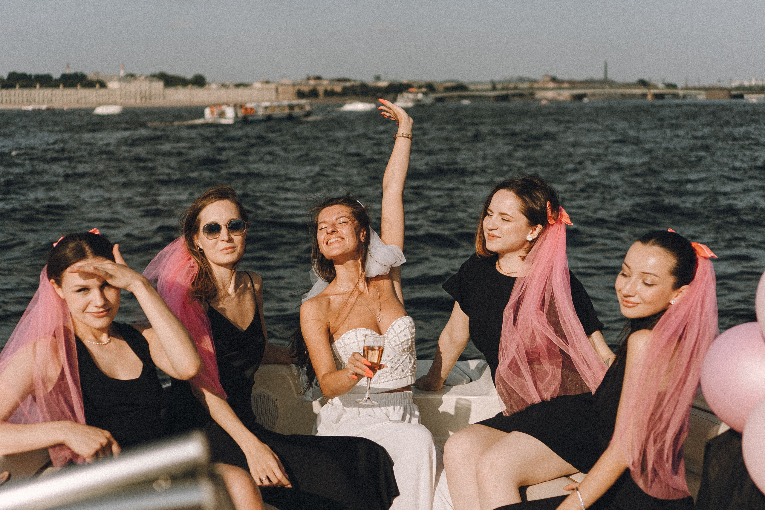 ДЕВИЧНИК НА КАТЕРЕ. Профессиональный фотограф, Санкт-Петербург — Виктория Богомолова