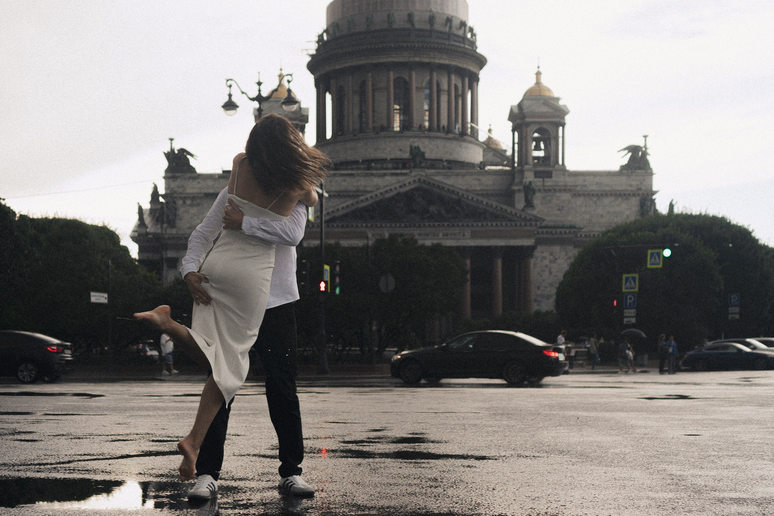 СВАДЕБНАЯ ФОТОСЕСИСИЯ В МЕТРО И ВОЗЛЕ ИСАКИЕВСКОГО СОБОРА В ДОЖДЬ. Профессиональный фотограф, Санкт-Петербург — Виктория Богомолова