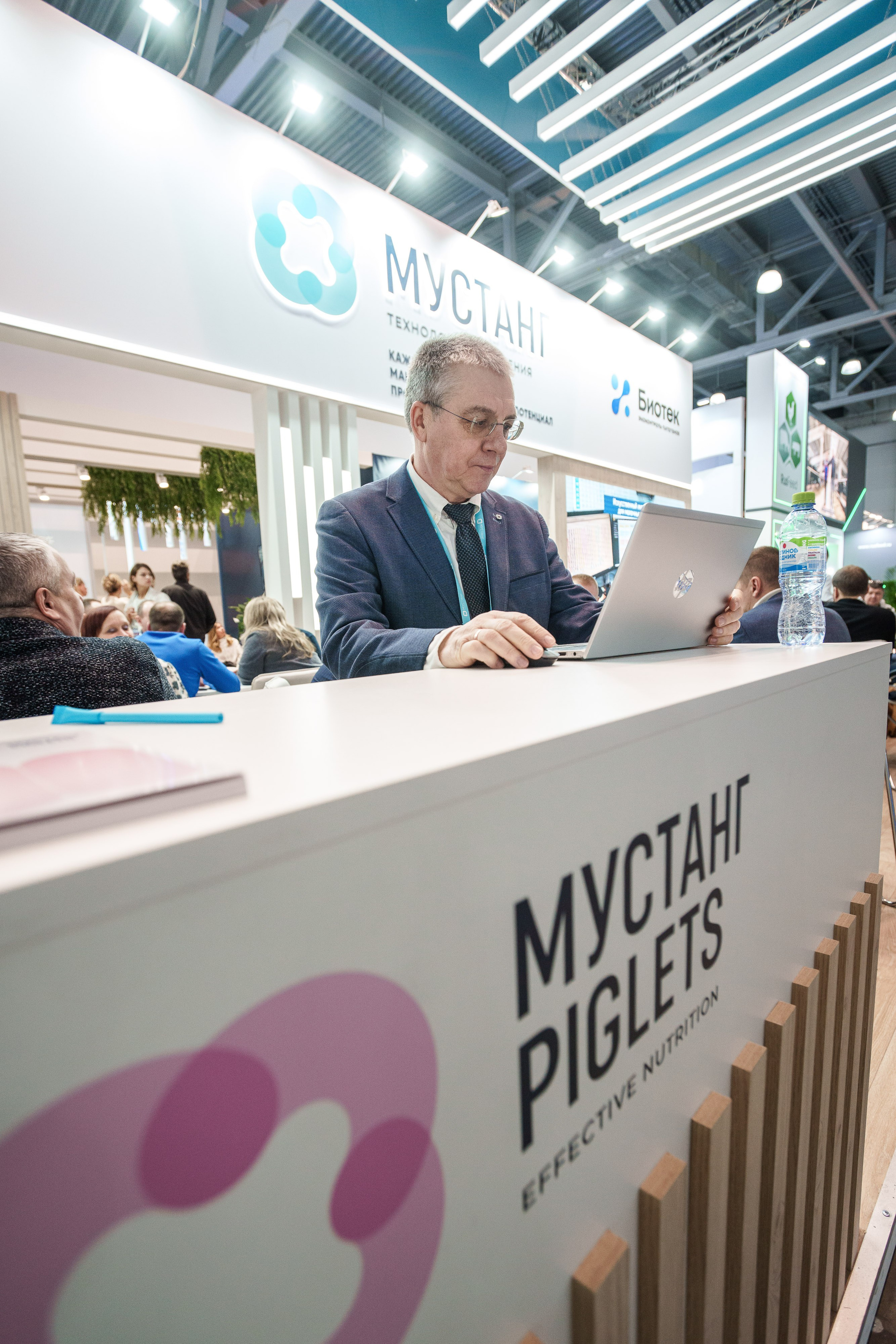 Стенд компании «Мустанг» на выставке Агрос-2024. Репортажный фотограф Сергей Сажин г. Ярославль