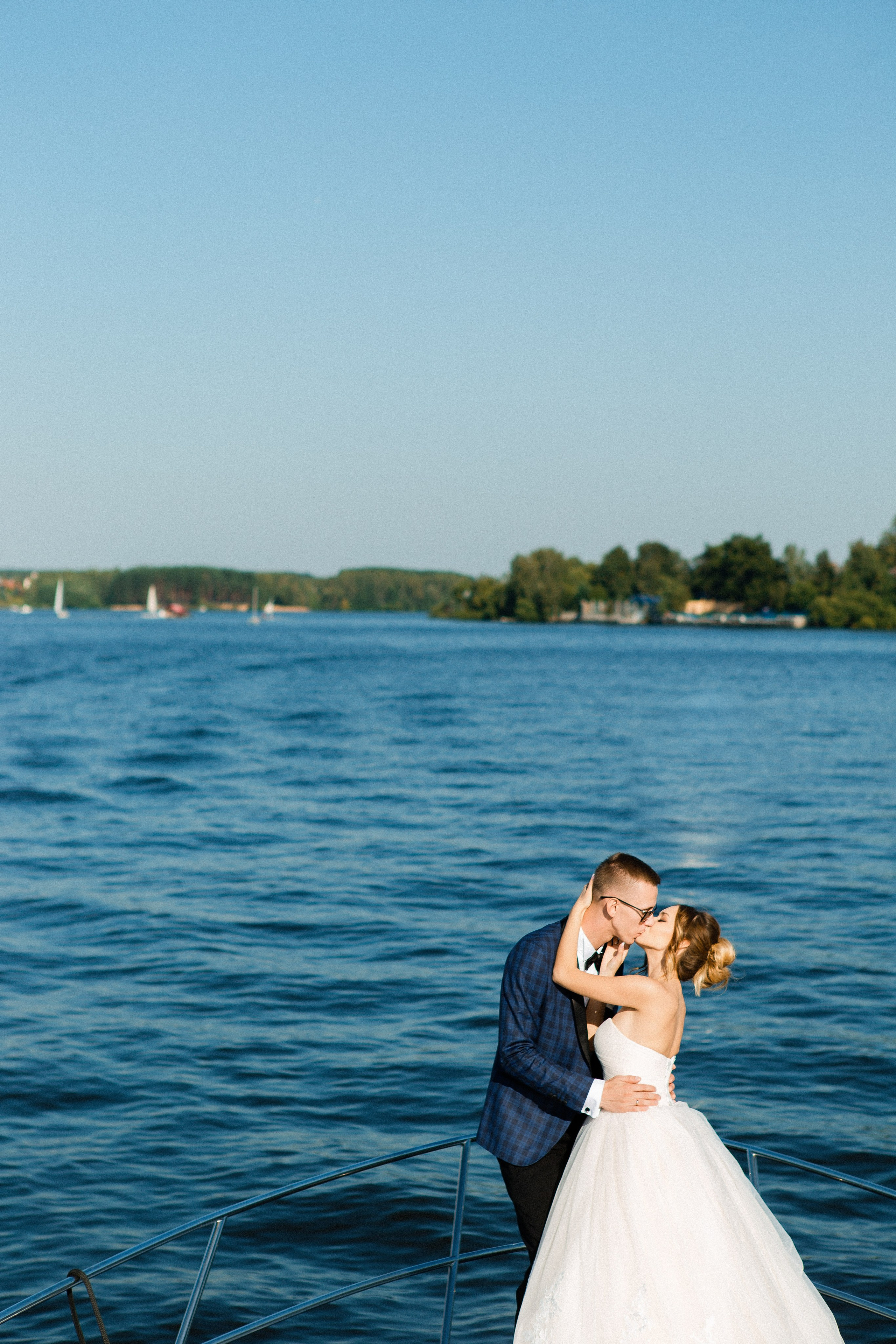 Денис и Ксения. Видеосъемка и фотосъемка свадеб. Фотограф и оператор на свадьбу. Видеосъемка подкастов, собственная видео-фотостудии. Предметная фотосъемка