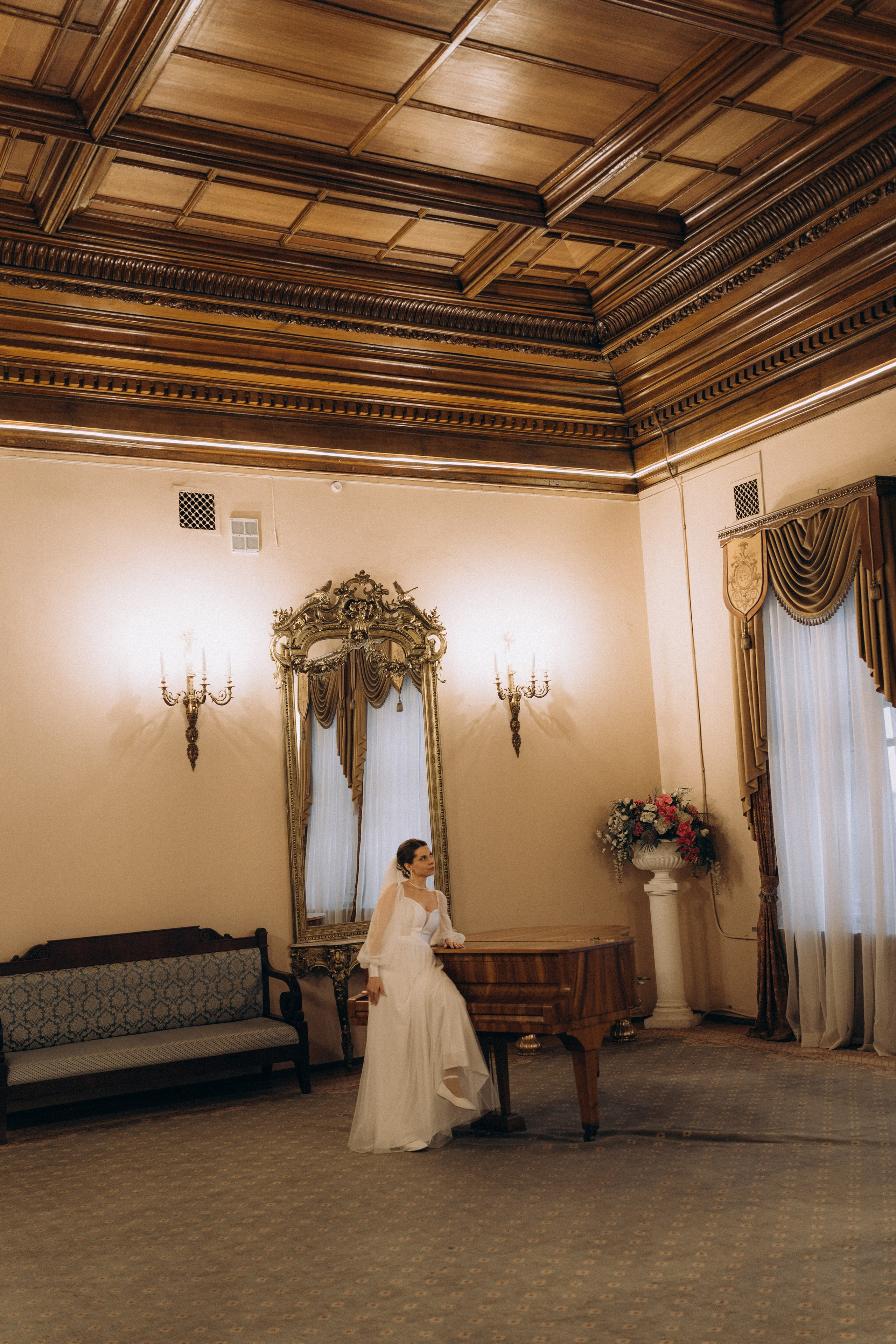 СВАДЕБНАЯ СЬЕМКА ВО ВТОРОМ ДВОРЦЕ (ДЕКАБРЬ) ТАКЖЕ СЬЕМКА В СТУДИИ НА ЧЕРНЫШЕВСКОЙ. Профессиональный фотограф, Санкт-Петербург — Виктория Богомолова