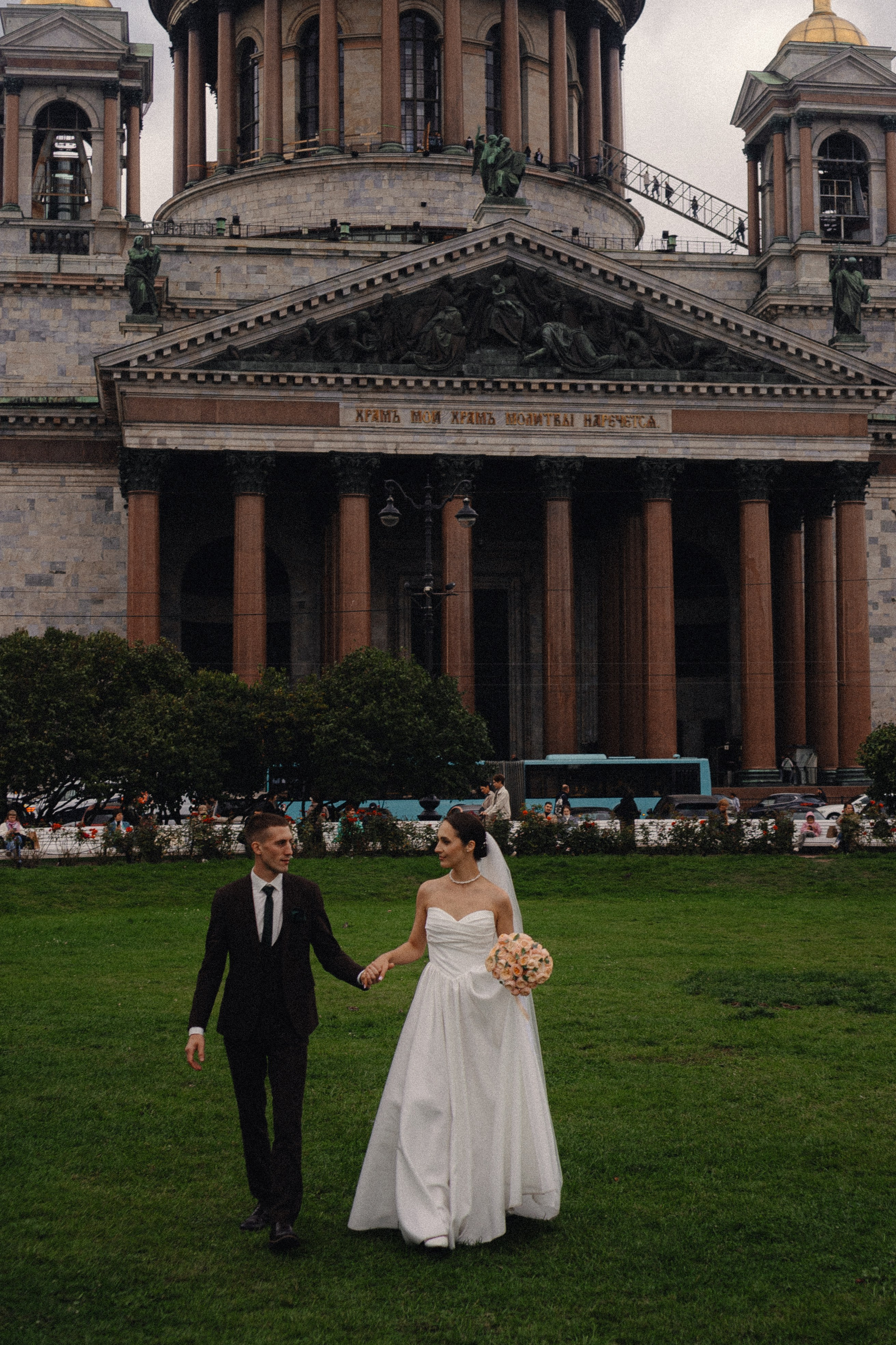 СВАДЕБНАЯ ПРОГУЛКА В САНТК-ПЕТЕРБУРГЕ (ИСАКИЕВСКИЙ СОБОР, ЗИМНЯЯ КАНАВКА, ЭРМИТАЖ И БОЛЬШАЯ МОРСКАЯ УЛИЦА). Профессиональный фотограф, Санкт-Петербург — Виктория Богомолова