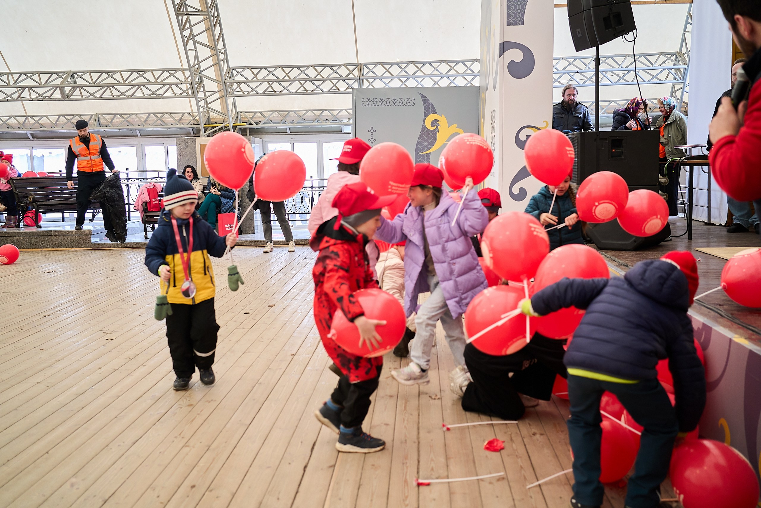 Субботник у Управления делами Мэра и Правительства Москвы. Фотограф и Видеограф в Москве. Олег Корушев