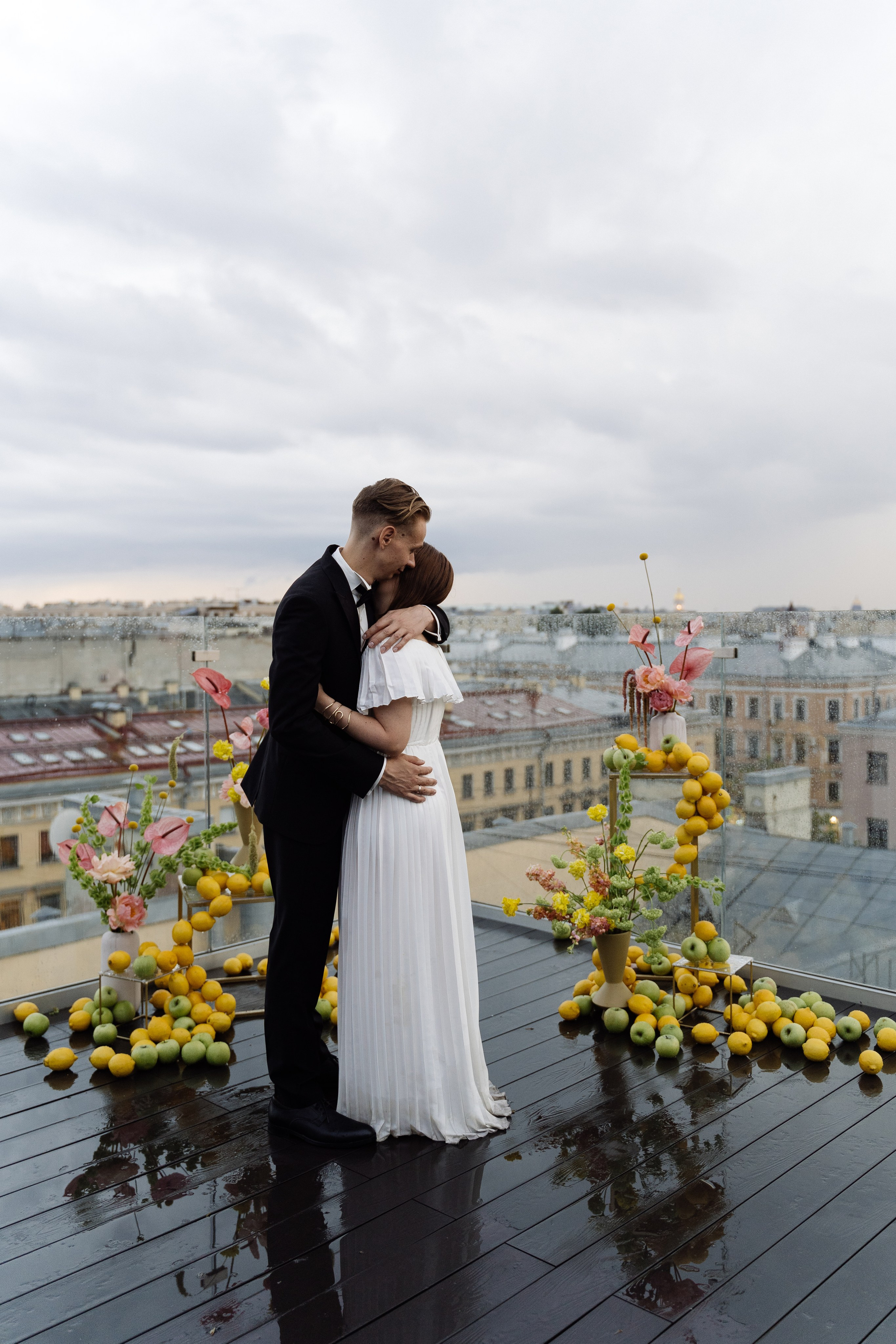 Свадьба на крыше Петербурга. Свадебный фотограф организатор в Санкт-Петербурге Ассоль Опарина