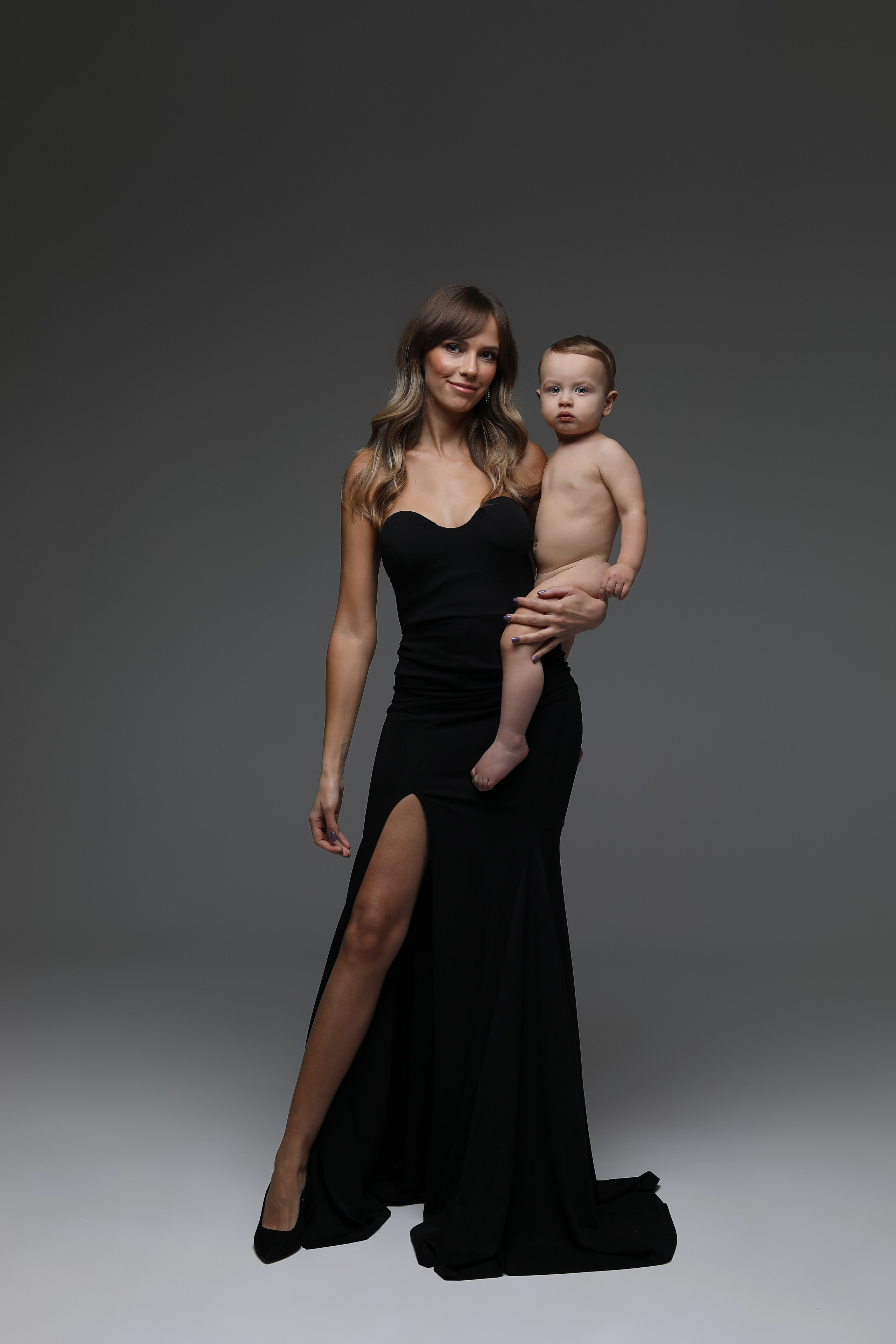 Мама и Малыш на Циклорамме. Семейный и Детский фотограф в Москва Скворцова Татьяна