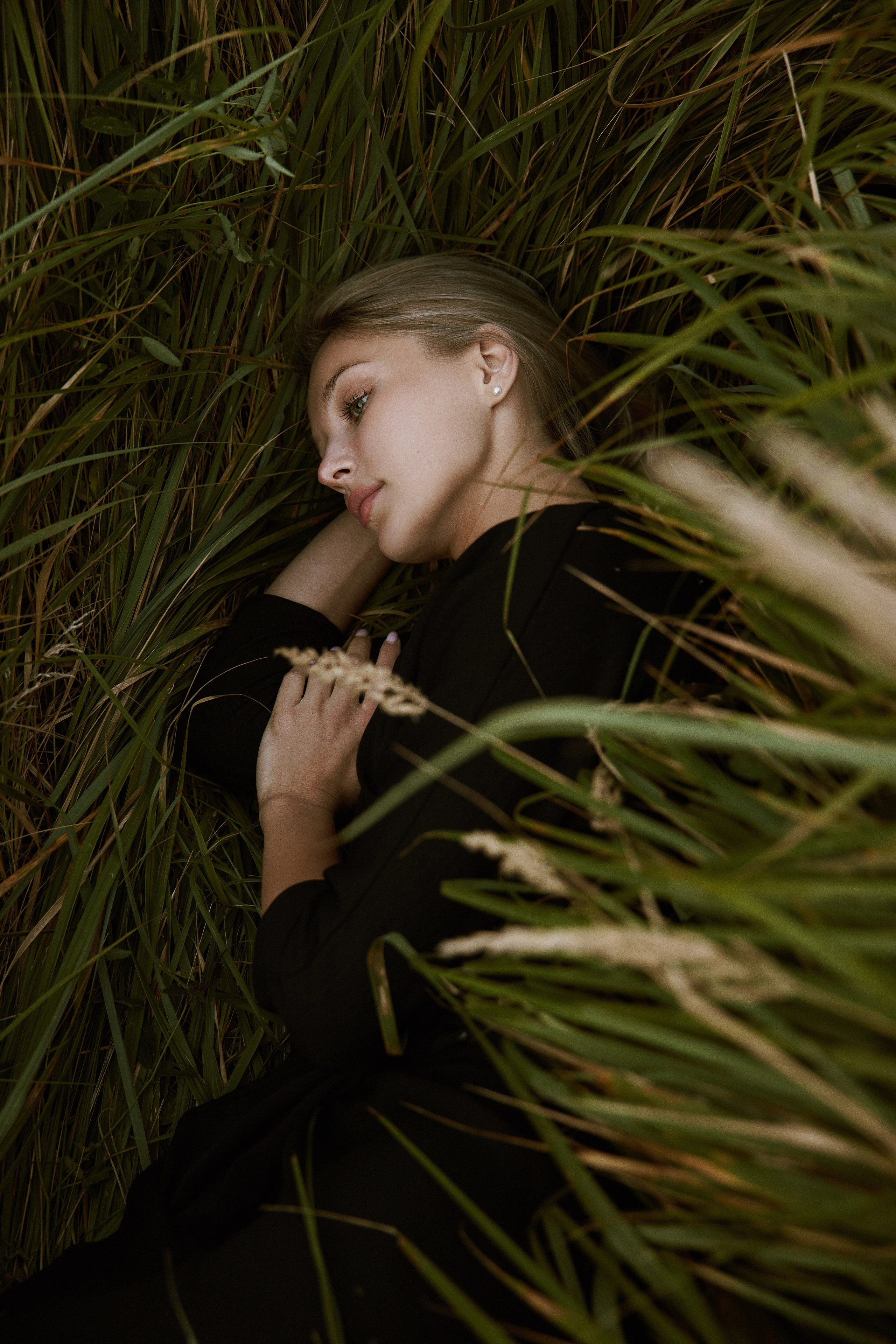 В траве. Фотограф Москва Галина Рыжкова