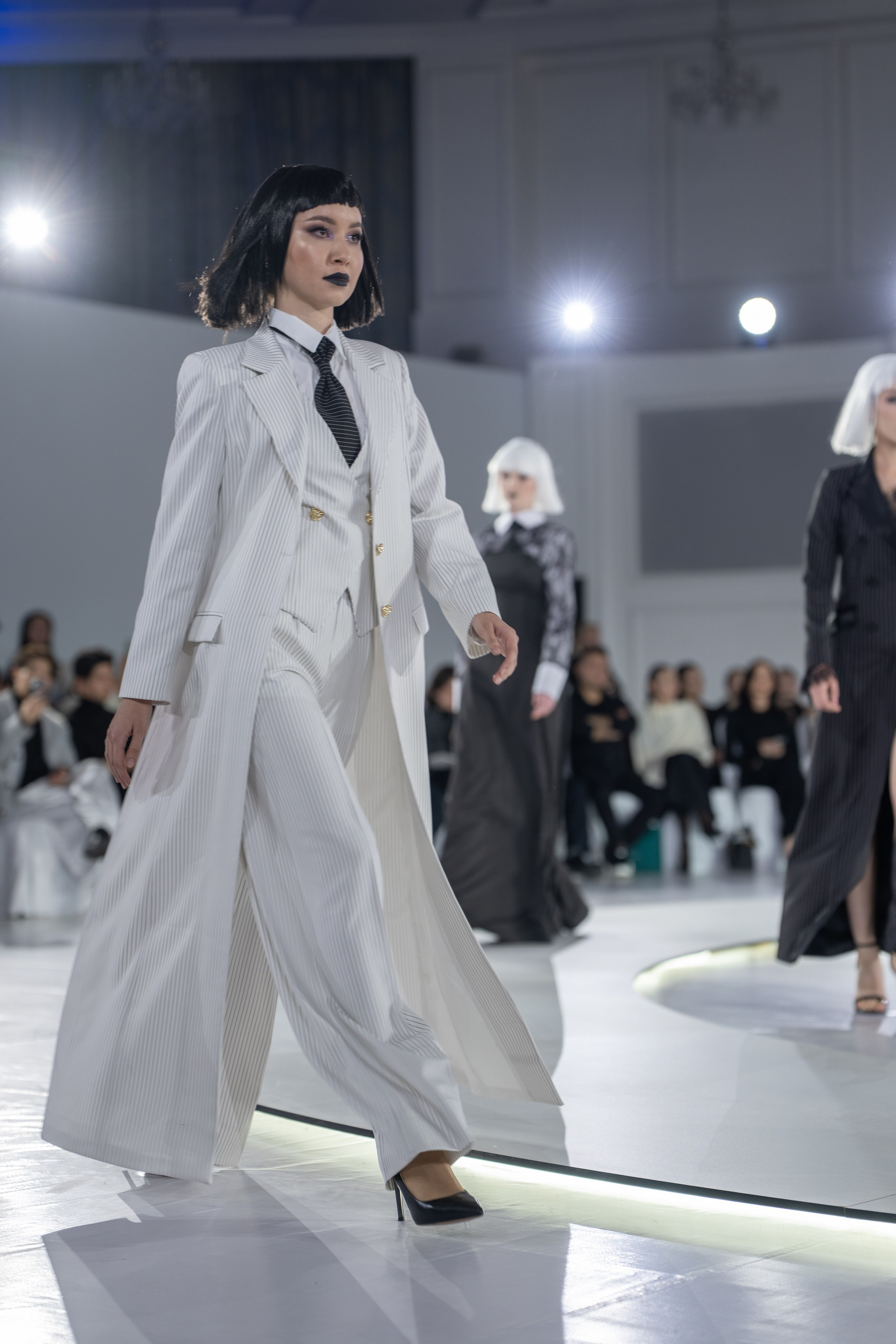 Дизайнер Umed Kuchkaliev. Сайт Алматинского НЮ АРТ, будуар и фэшн фотографа Дениса Карпенко