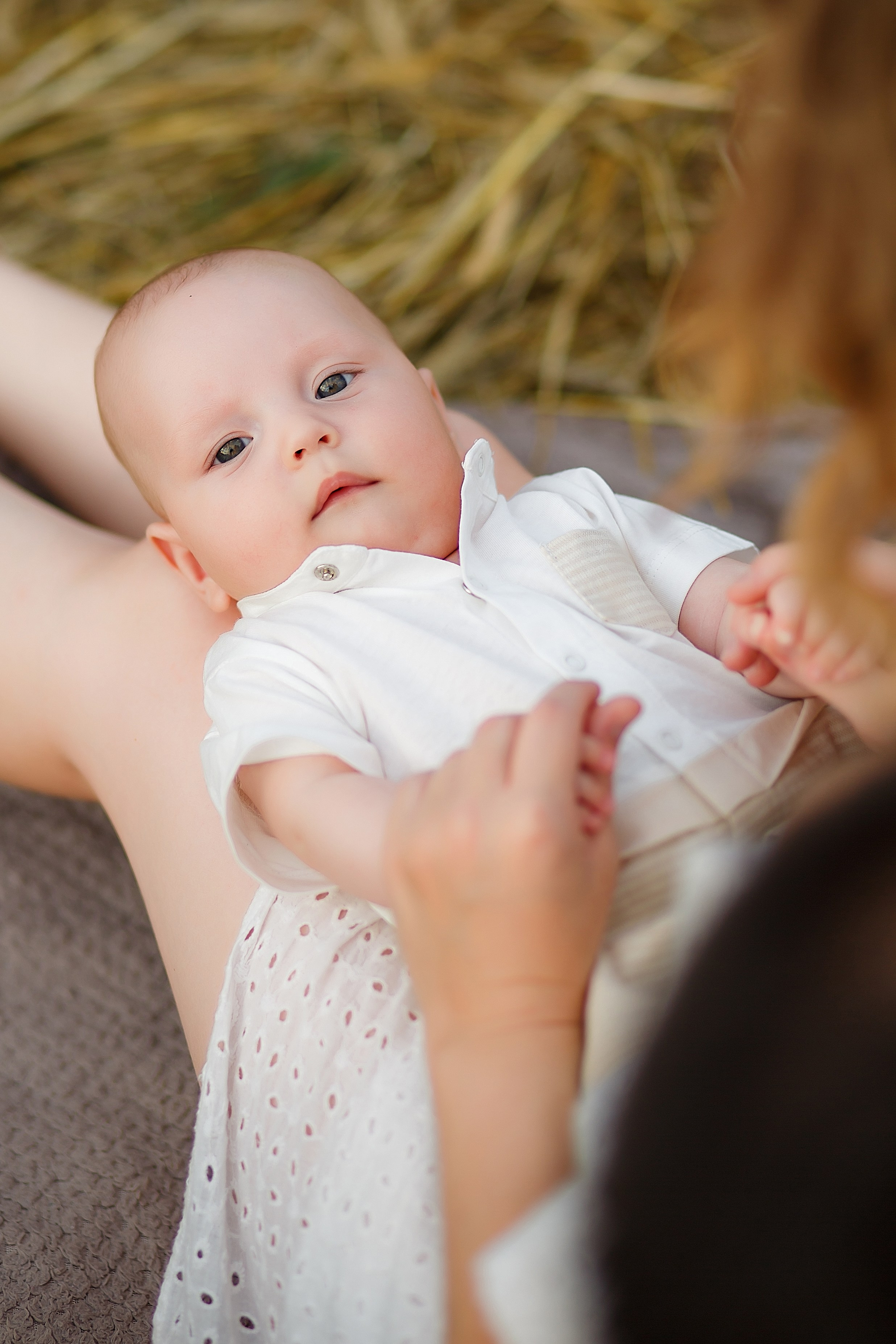 Семейная фотосессия на природе у подножия торатау. Семейный и детский фотограф в Стерлитамаке Разина Рахмангулова