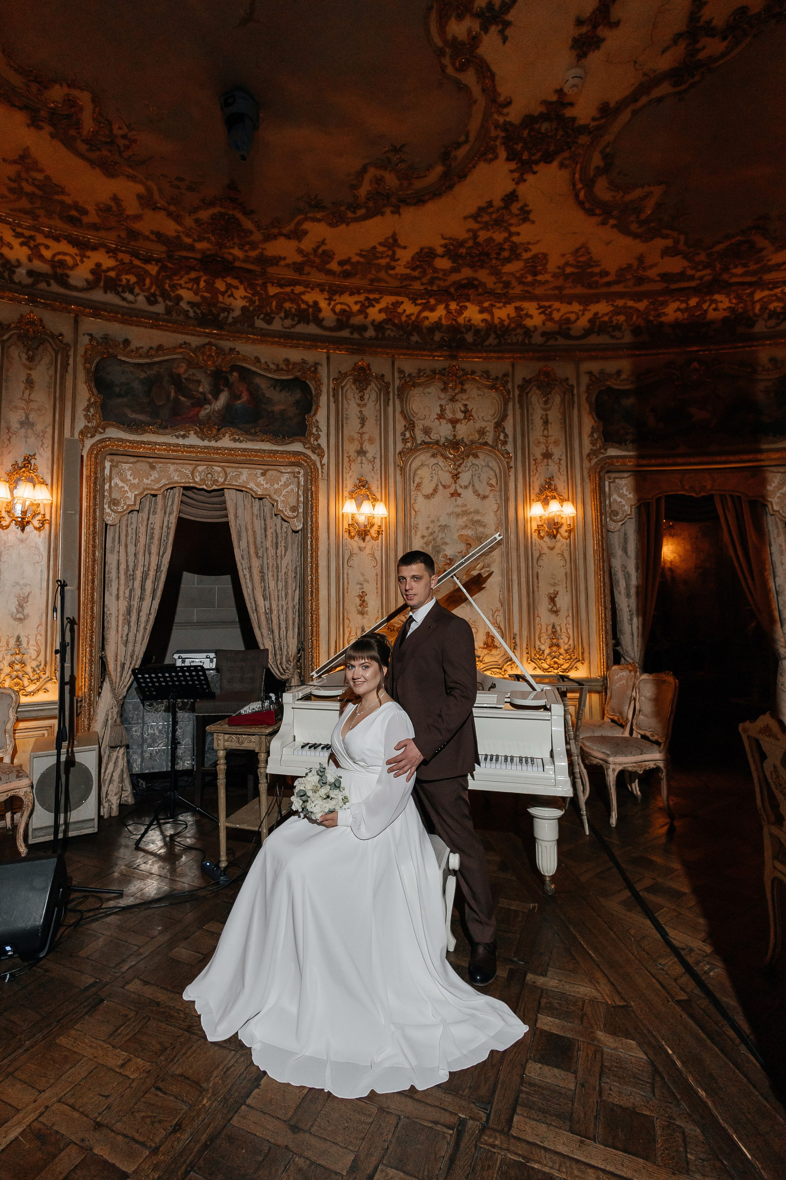 Свадебная фотосессия в ресторане Турандот. Свадебный фотограф в Москве Дарья Олендарёва