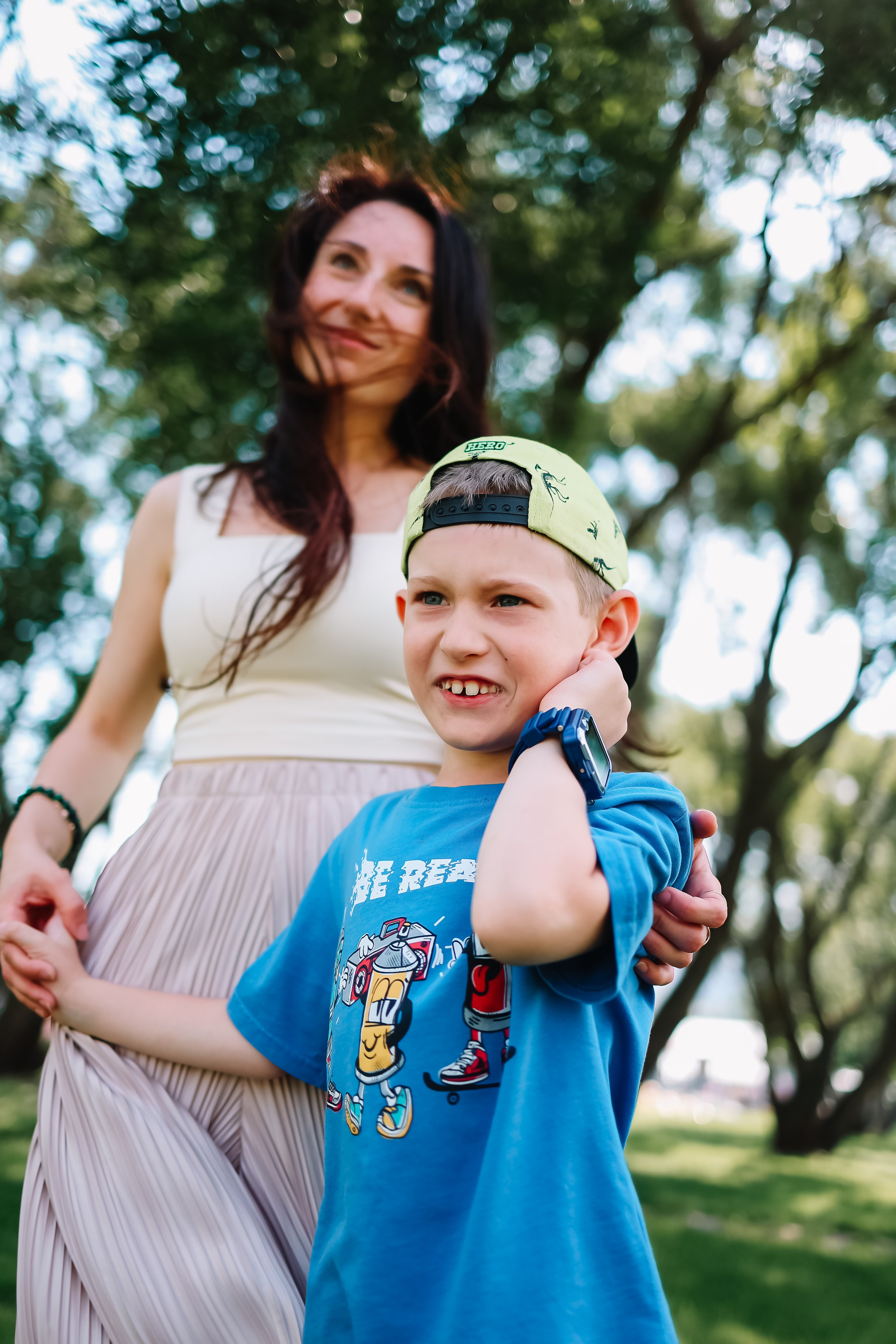 алёна малахова фотограф новосибирск семейный детский домашняя фотосессия в новосибирске день рождения репортажная съёмка фотосессия с лошадьми на конюшне деревня алтай  на природе фотосессия в детском саду мама и сын