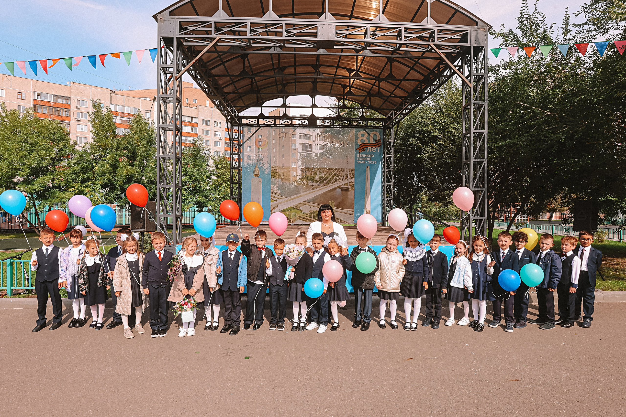 1 сентября линейка+кл час+портреты. Семейный фотограф Тюмень, фотограф на роды Салмина Мария